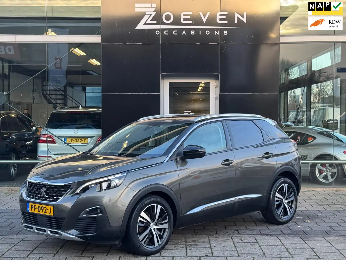 Peugeot 3008 1.2 PureTech GT Line !!!incl Nieuwe APK!!! Grijs - 1