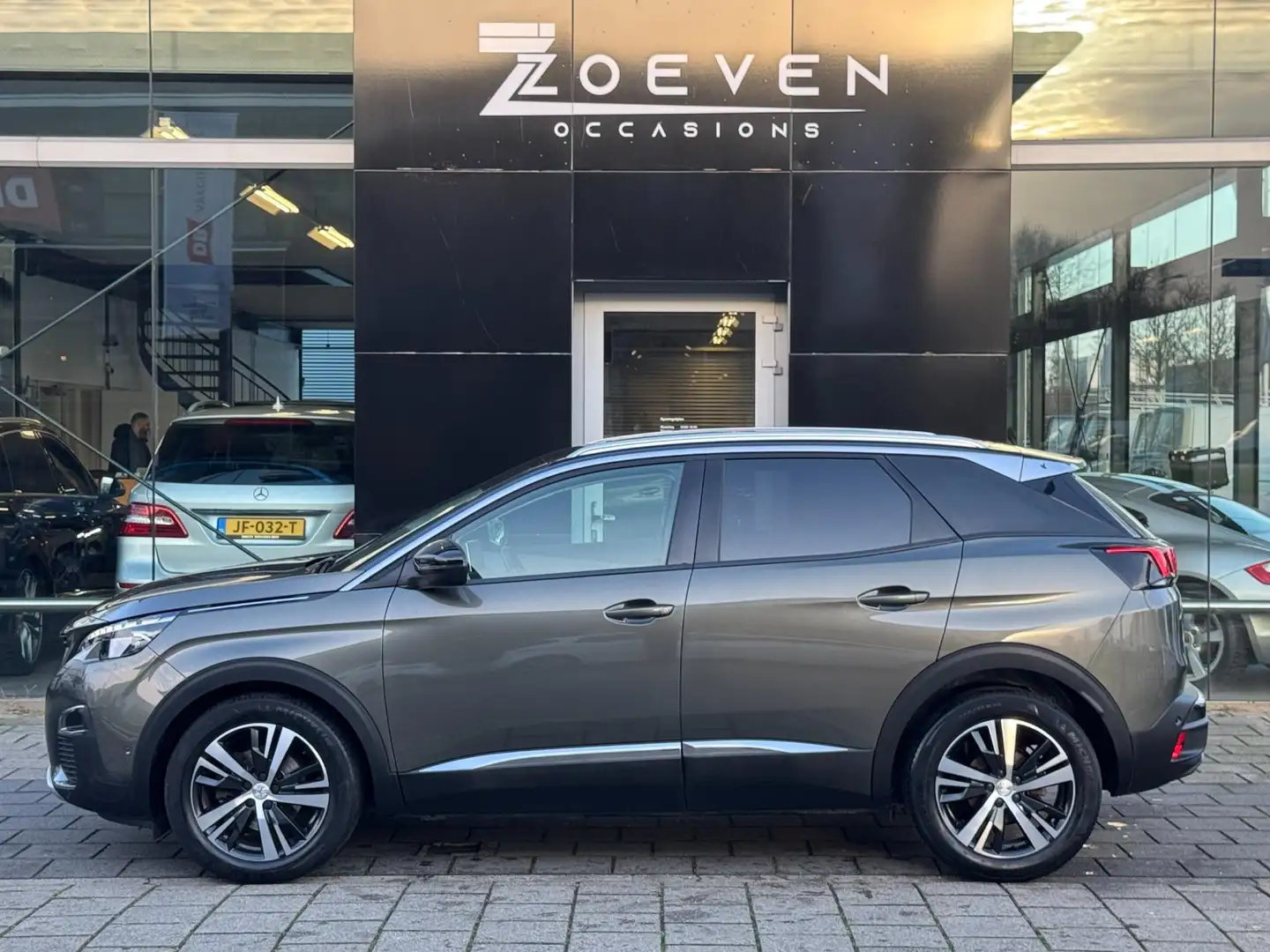 Peugeot 3008 1.2 PureTech GT Line !!!incl Nieuwe APK!!! Grijs - 2