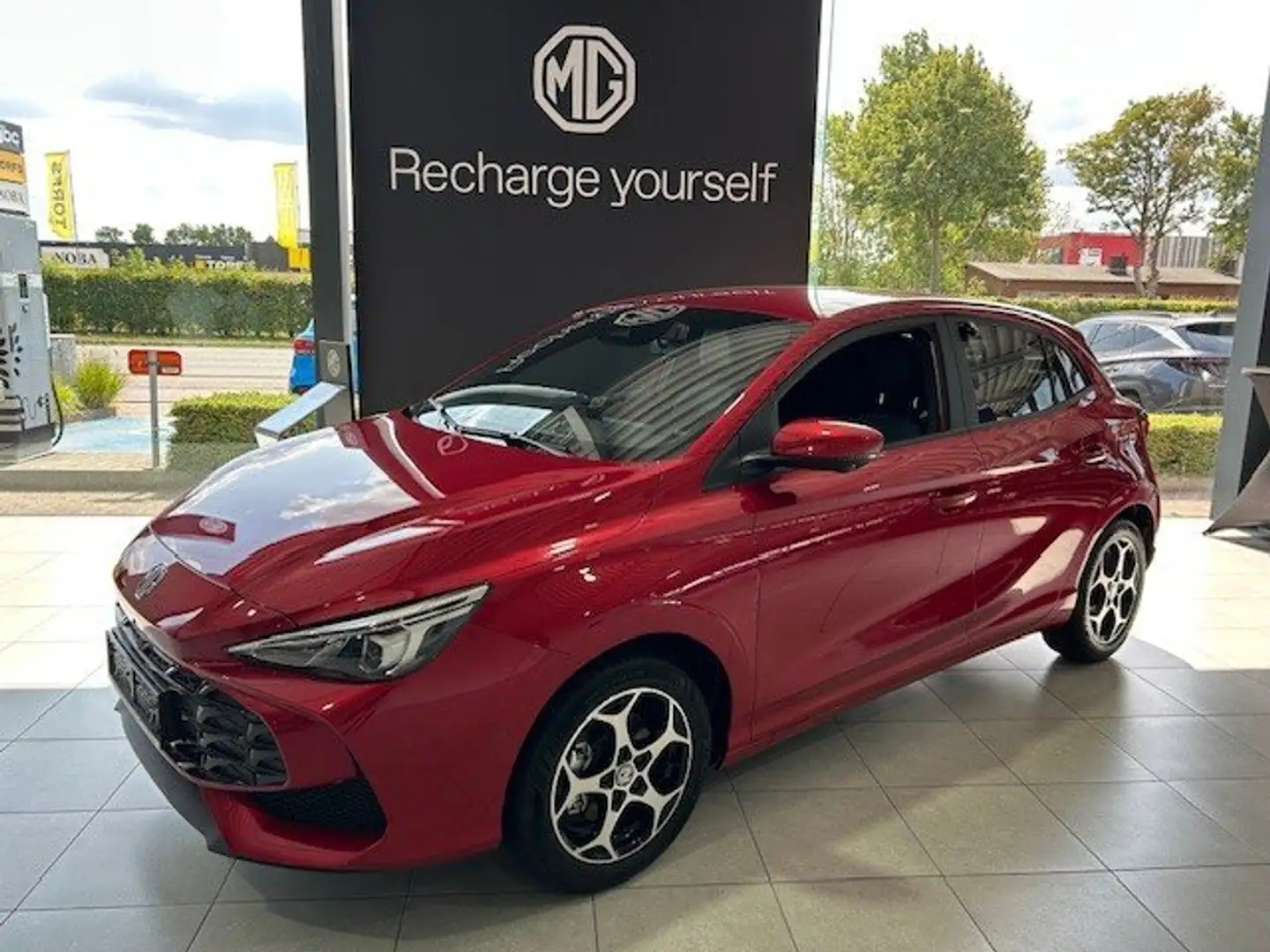 MG MG3 Hybrid+ Luxury Rouge - 1