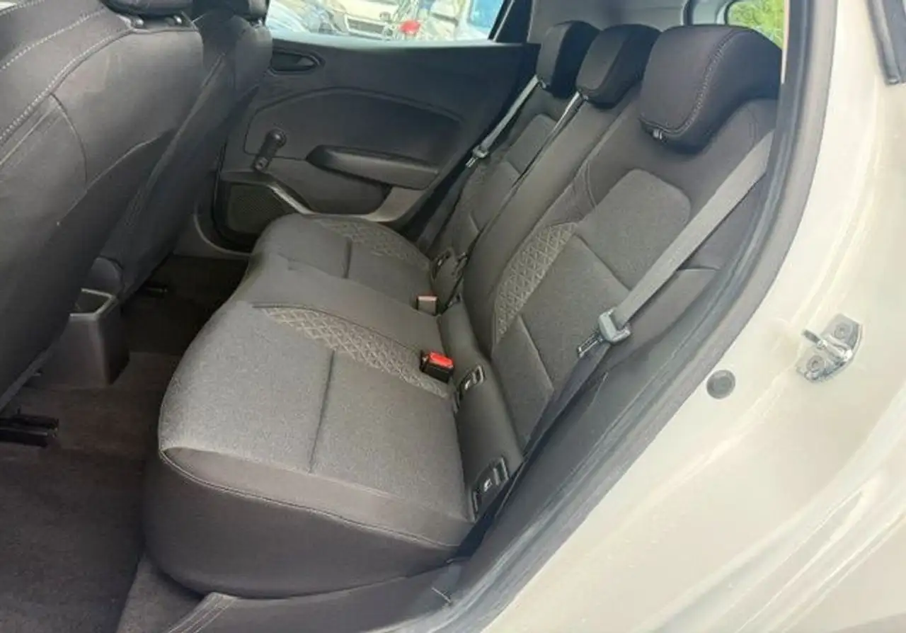 Renault Clio Citadine 5 portes — photo 8
