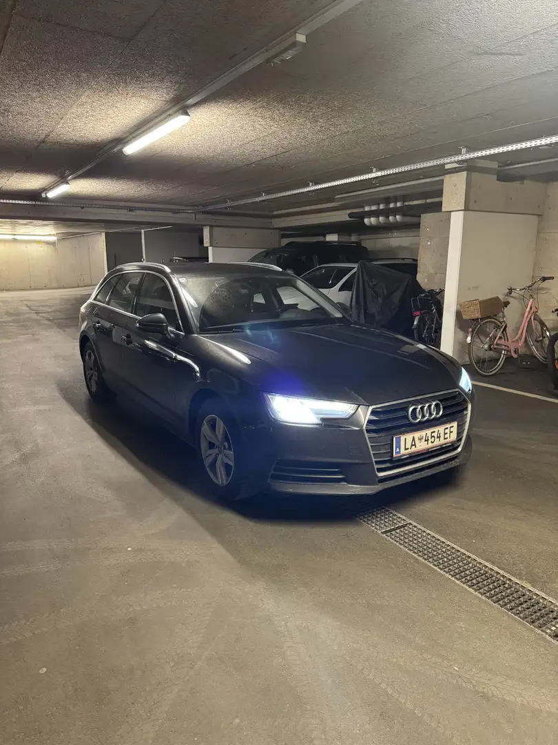 Audi A4 Avant 2.0 TDI design Schwarz - 1