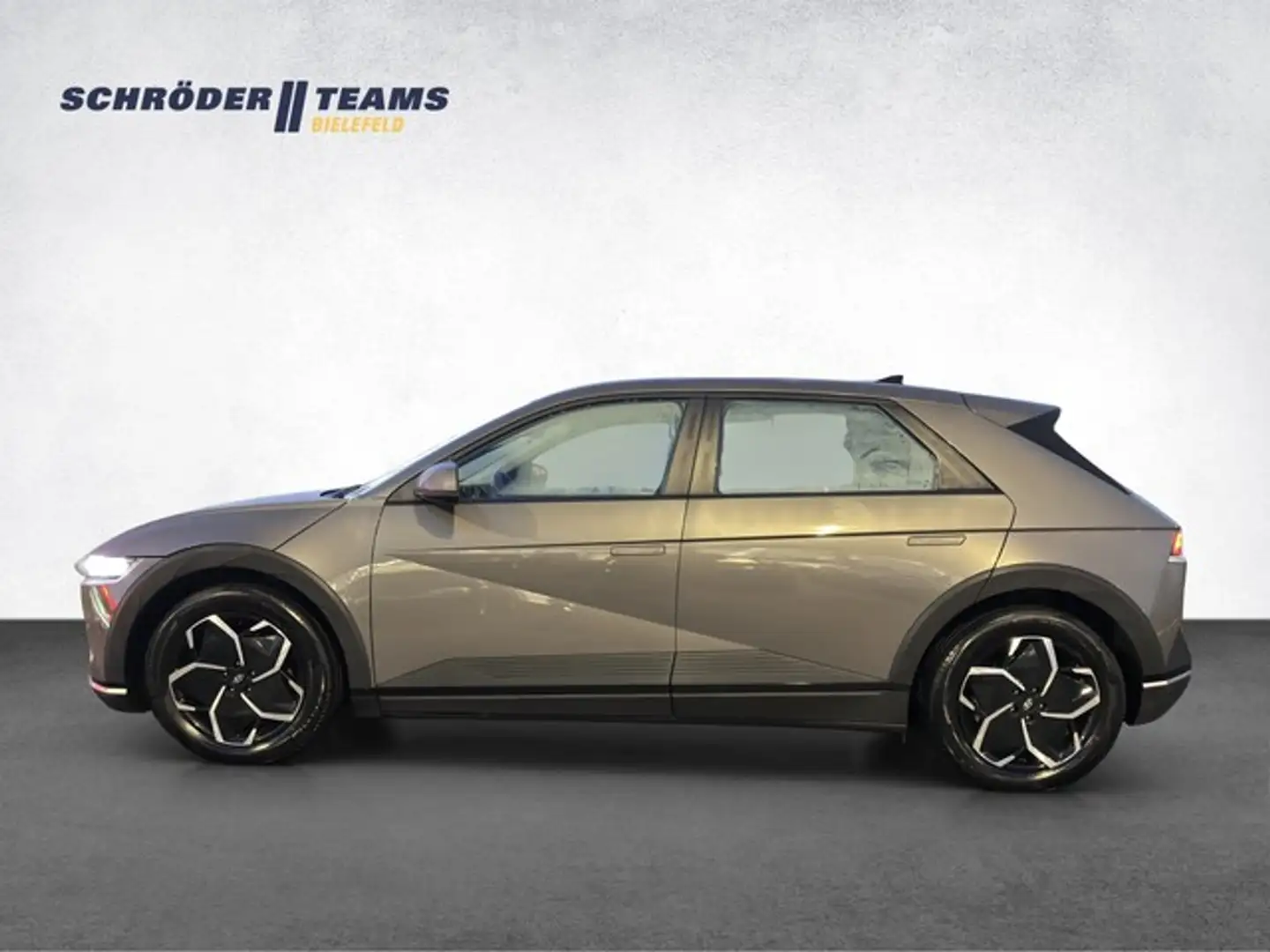 Hyundai IONIQ 6 5 Elektro 72,kWh Basis NSCC/NAVI/LED Brun - 2