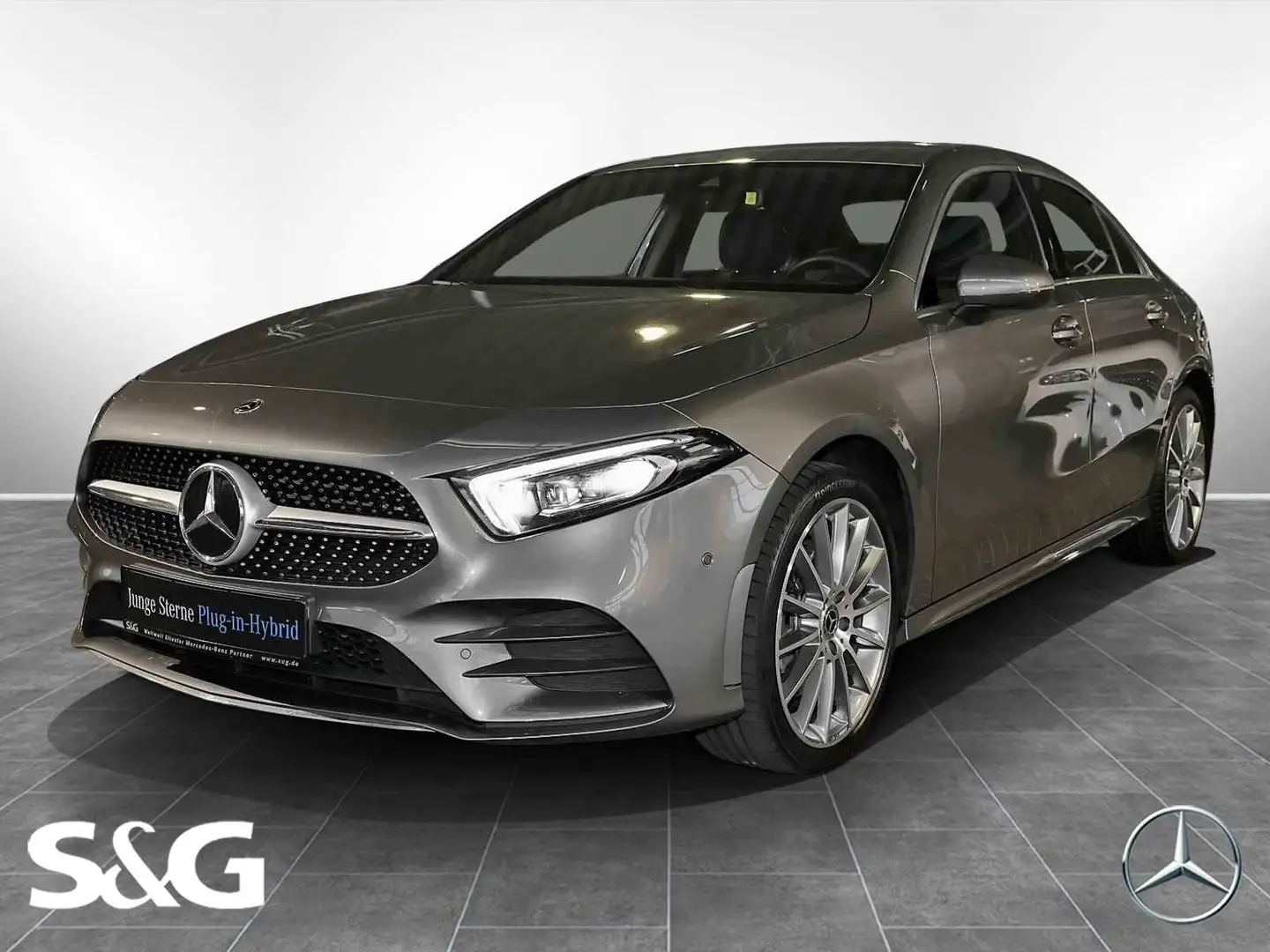 Mercedes-Benz A 250 e Limousine AMG KEYLESS+TEMPOMAT+CARPLAY Grau - 1