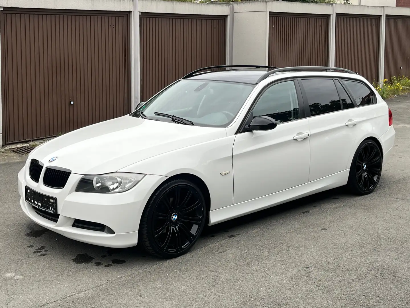 BMW 320 E91 320d AUT 19ZOLL 8FACH ALLWETTER TÜV TOP Weiß - 1