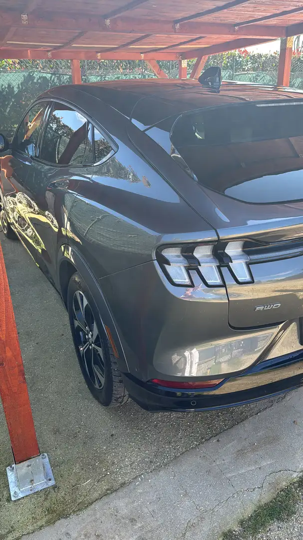 Ford Mustang Mustang extended range First Edition awd 351cv Grijs - 1