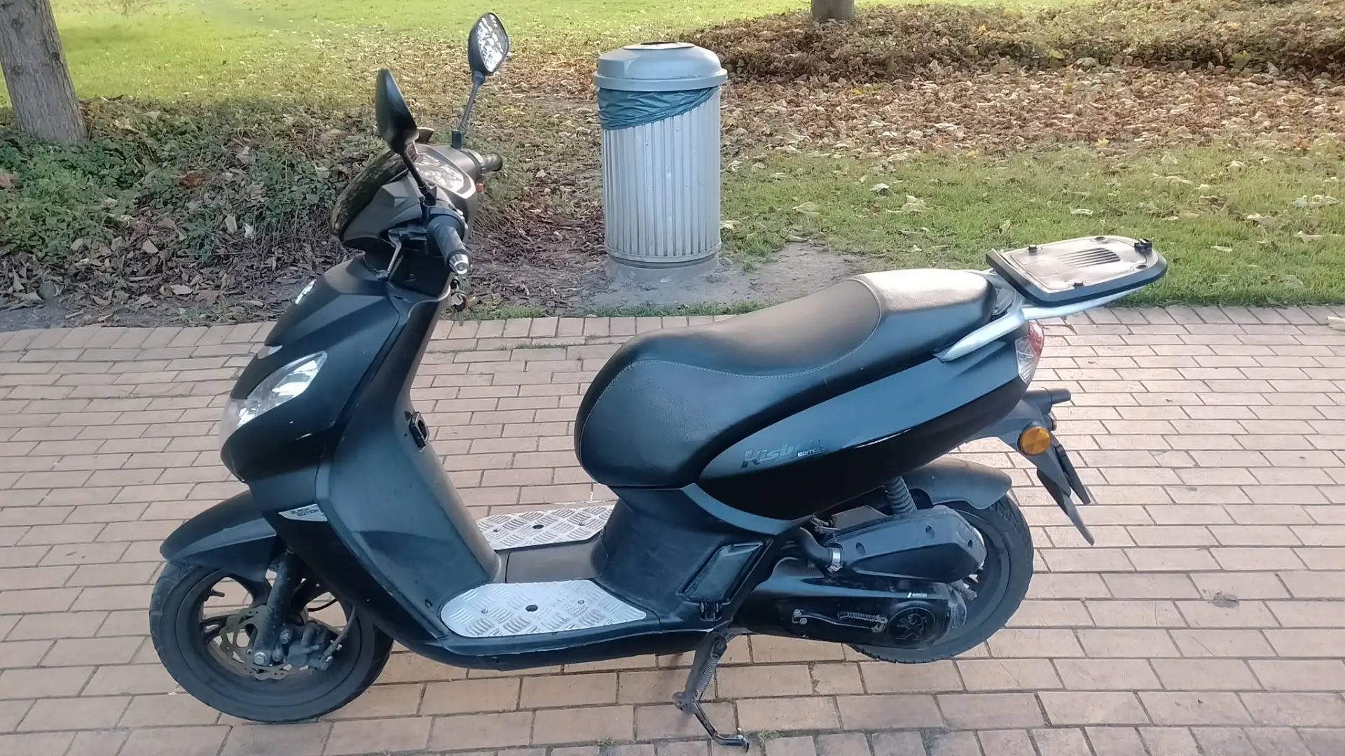 Peugeot Elyseo 50 peugeot kisbee 50cc Noir - 1