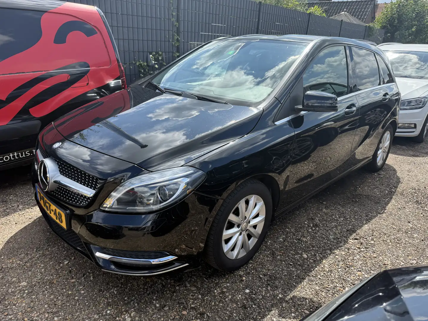 Mercedes-Benz B 180 Ambition AUTOMAAT/LEDER/NAVI Grijs - 2