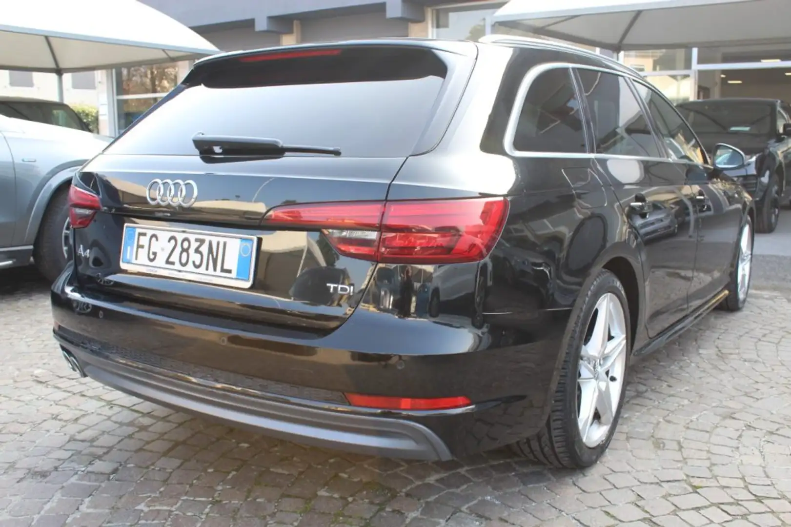 Audi A4 Avant 2.0 TDI 190CV S tronic S-LINE Schwarz - 2