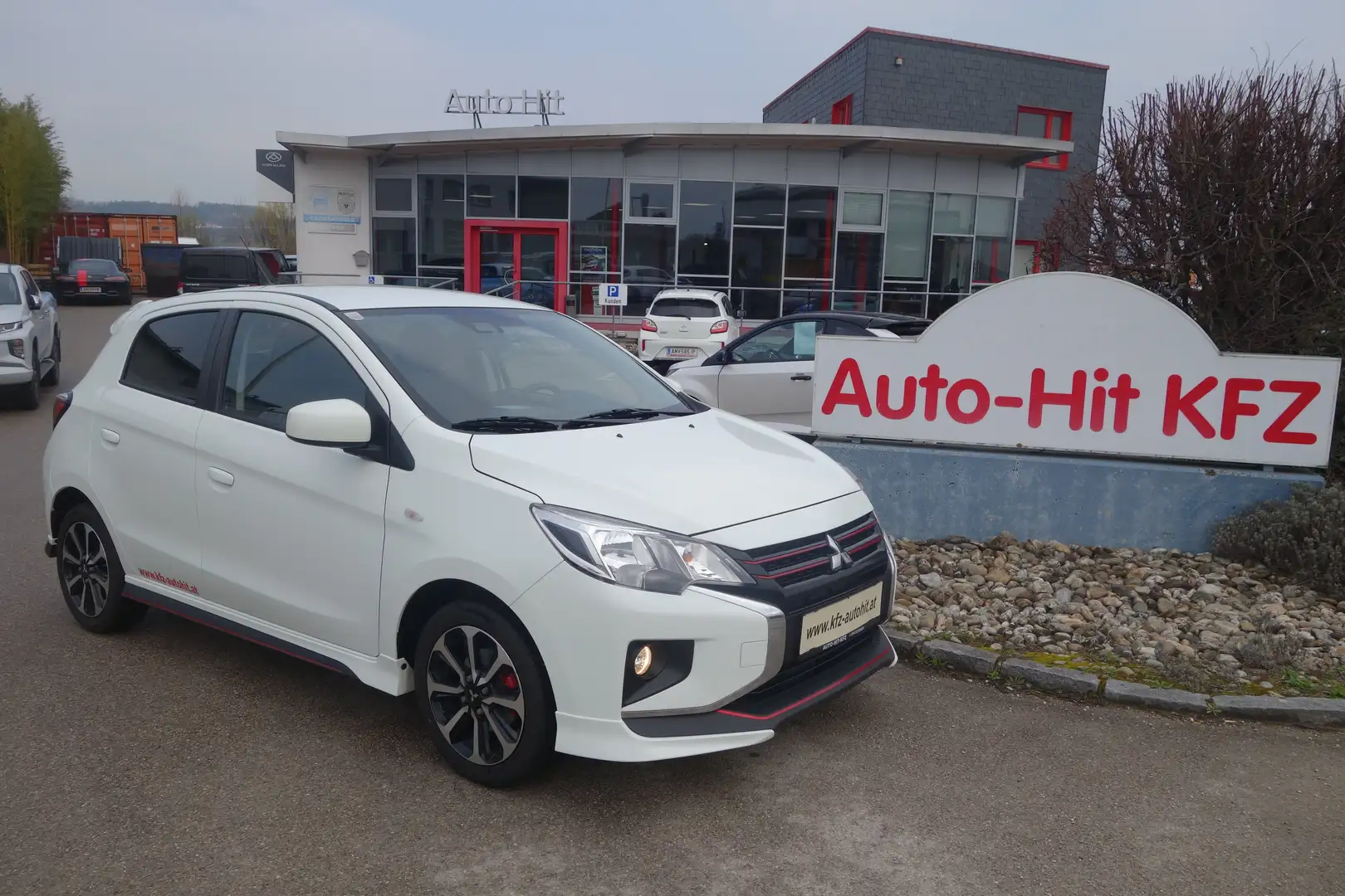 Mitsubishi Space Star 1,2 MIVEC Invite **VERBAU/Kamera/leasingfähig** Weiß - 1