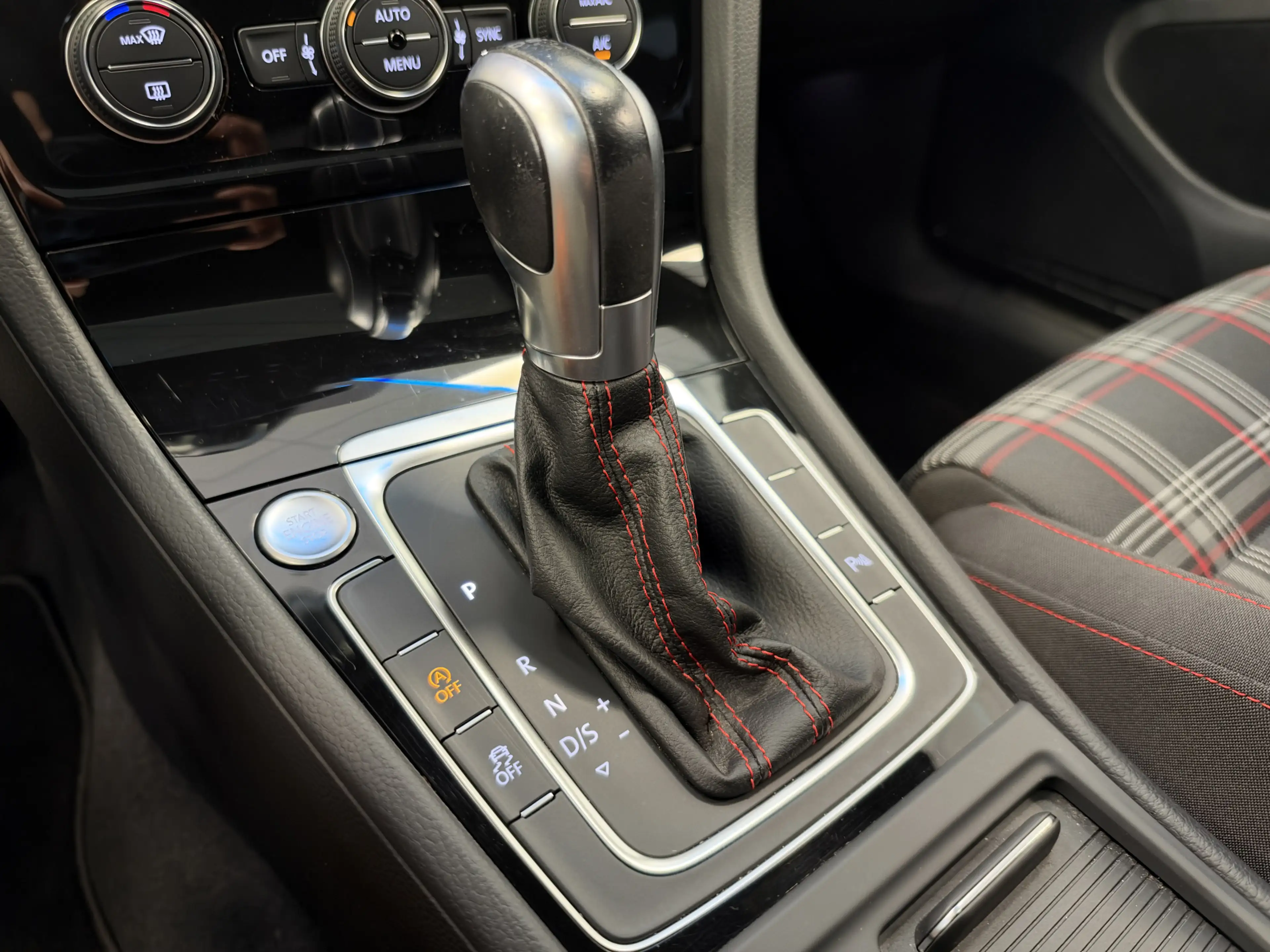 Volkswagen Golf GTI 2.0 TSI Performance Cruise/Climate PDC ACC Dynaudi — photo 13