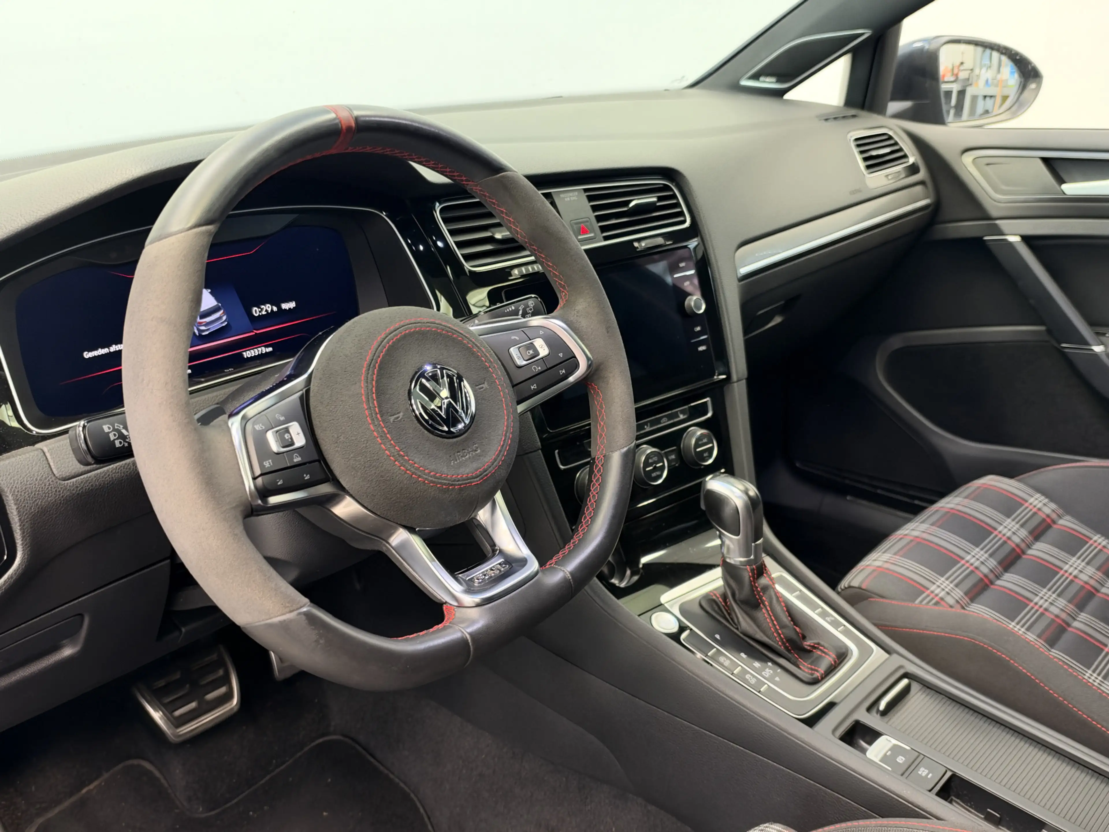 Volkswagen Golf GTI 2.0 TSI Performance Cruise/Climate PDC ACC Dynaudi — photo 6