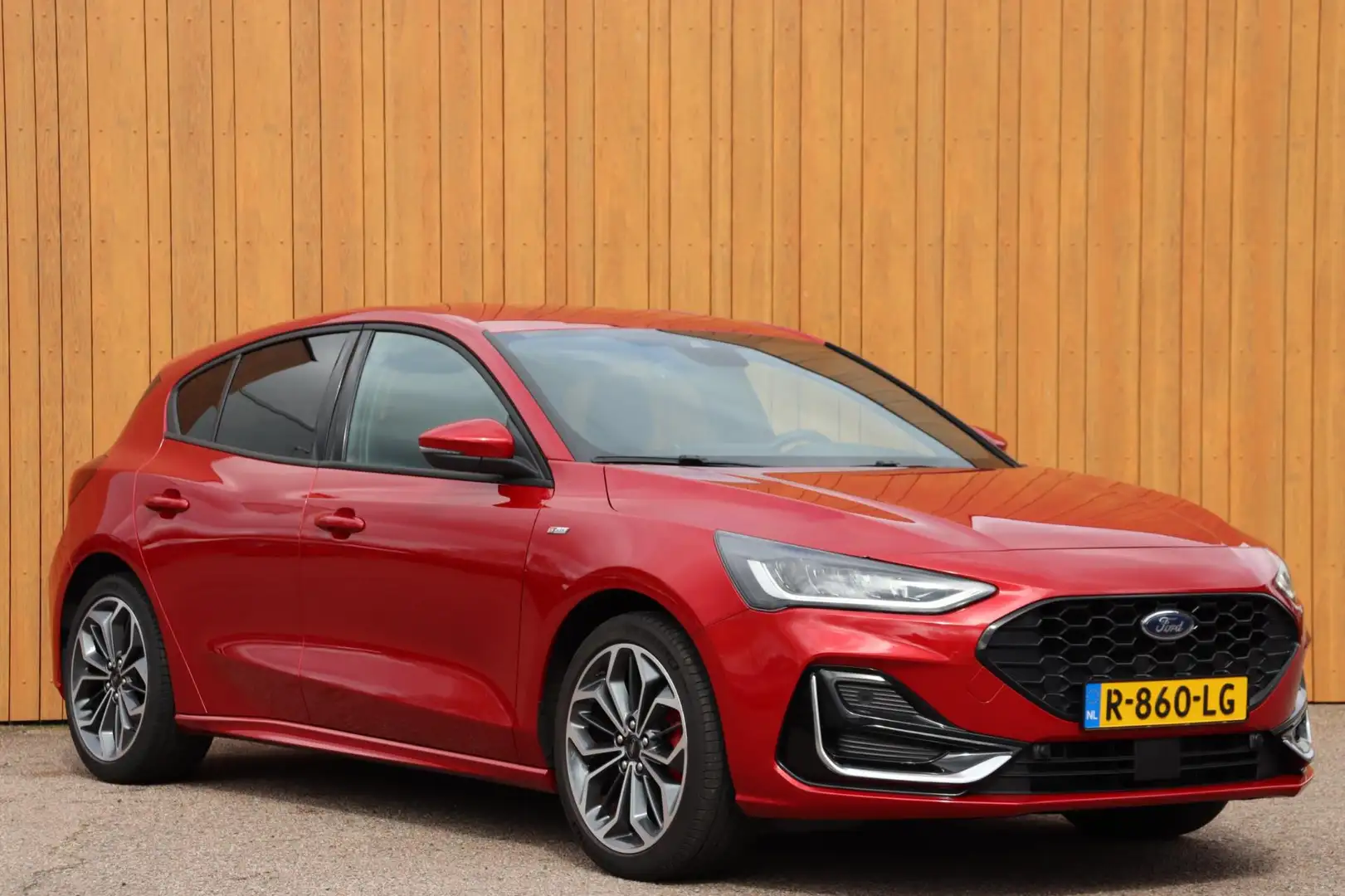 Ford Focus 1.0 EcoBoost Hybrid ST Line Vignale 1ste eigenaar Rood - 2