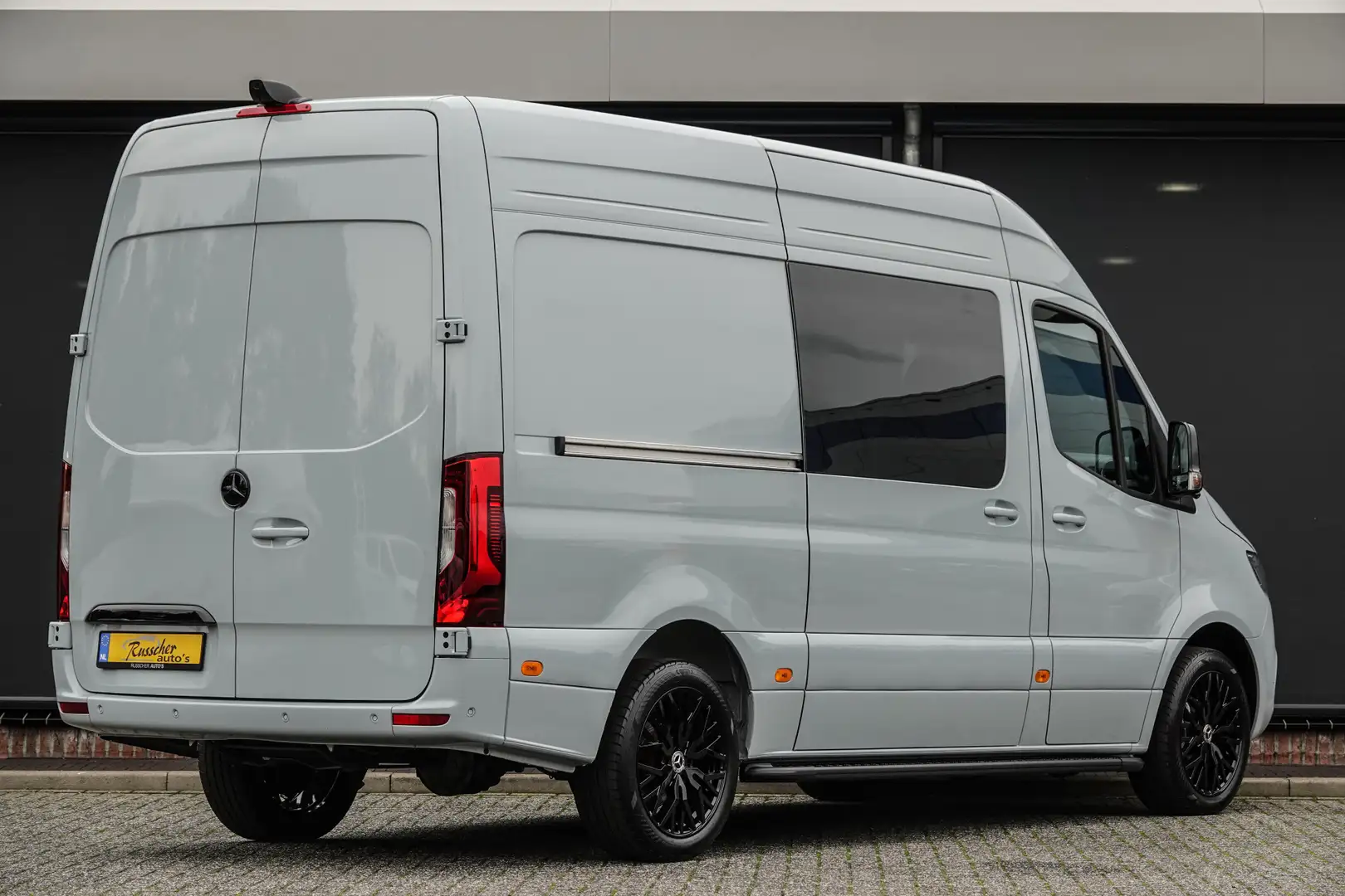 Mercedes-Benz Sprinter L2H2 319Cdi 190Pk 9G-Tronic | Dubbel Cabine | 5-Pe Grijs - 2