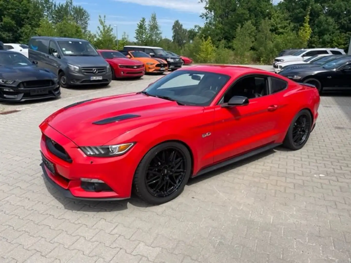 Ford Mustang Coupé in Rot gebraucht in Gersthofen für € 31.500,-