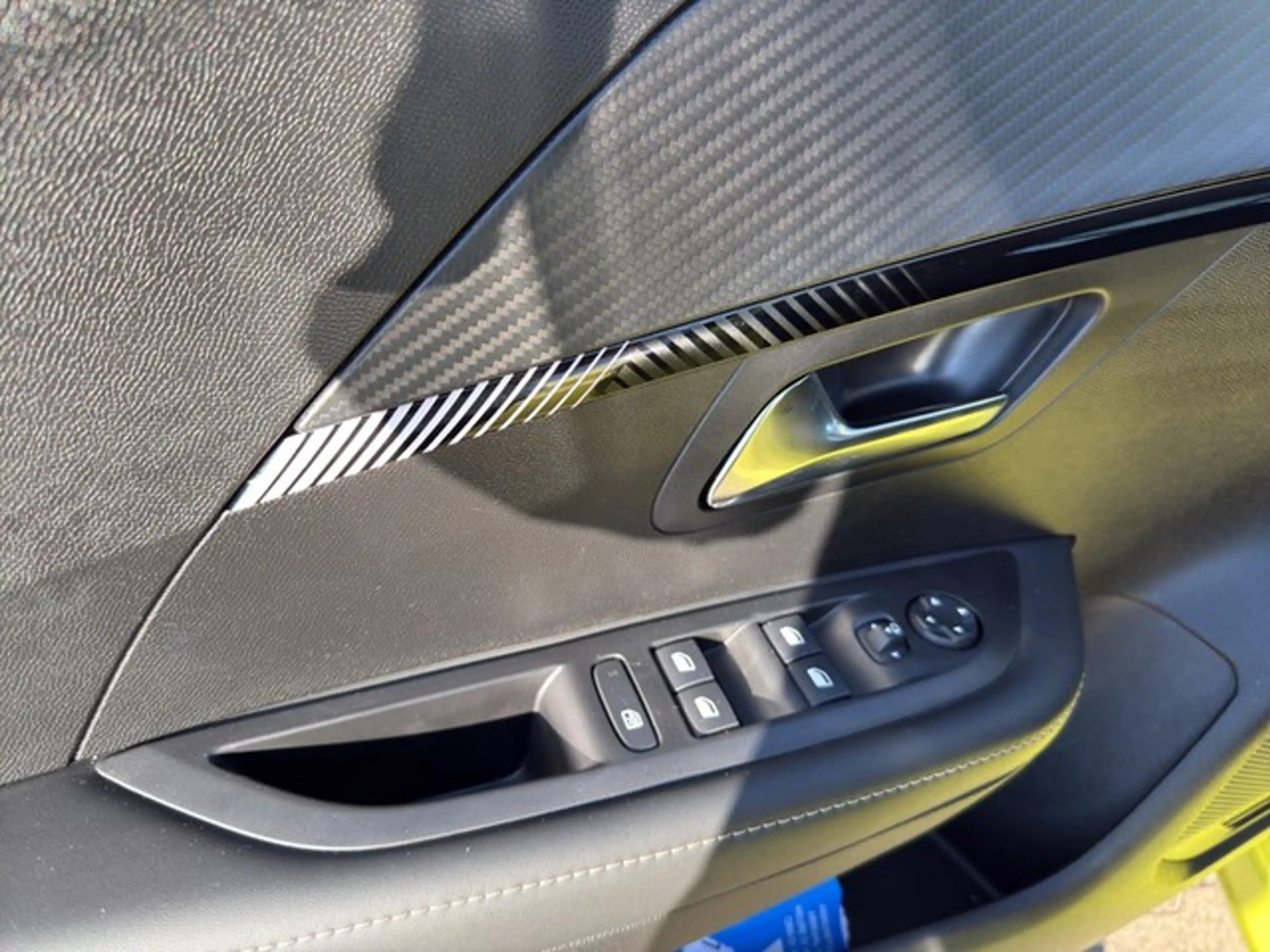 Peugeot 208 1.2 Hybrid Allure PDC+CAM+CARPLAY+SITZHZG+ — photo 14