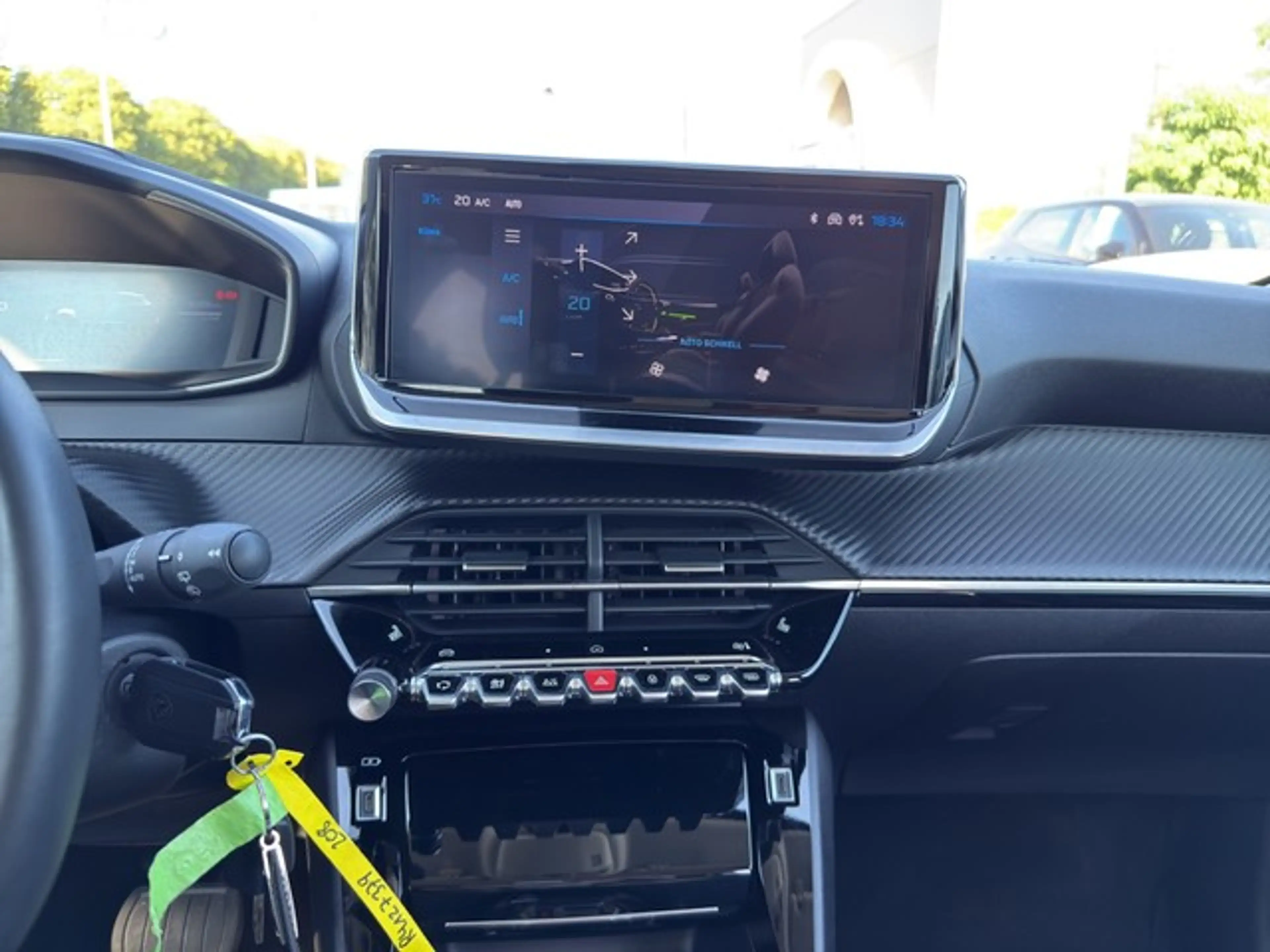 Peugeot 208 1.2 Hybrid Allure PDC+CAM+CARPLAY+SITZHZG+ — photo 12