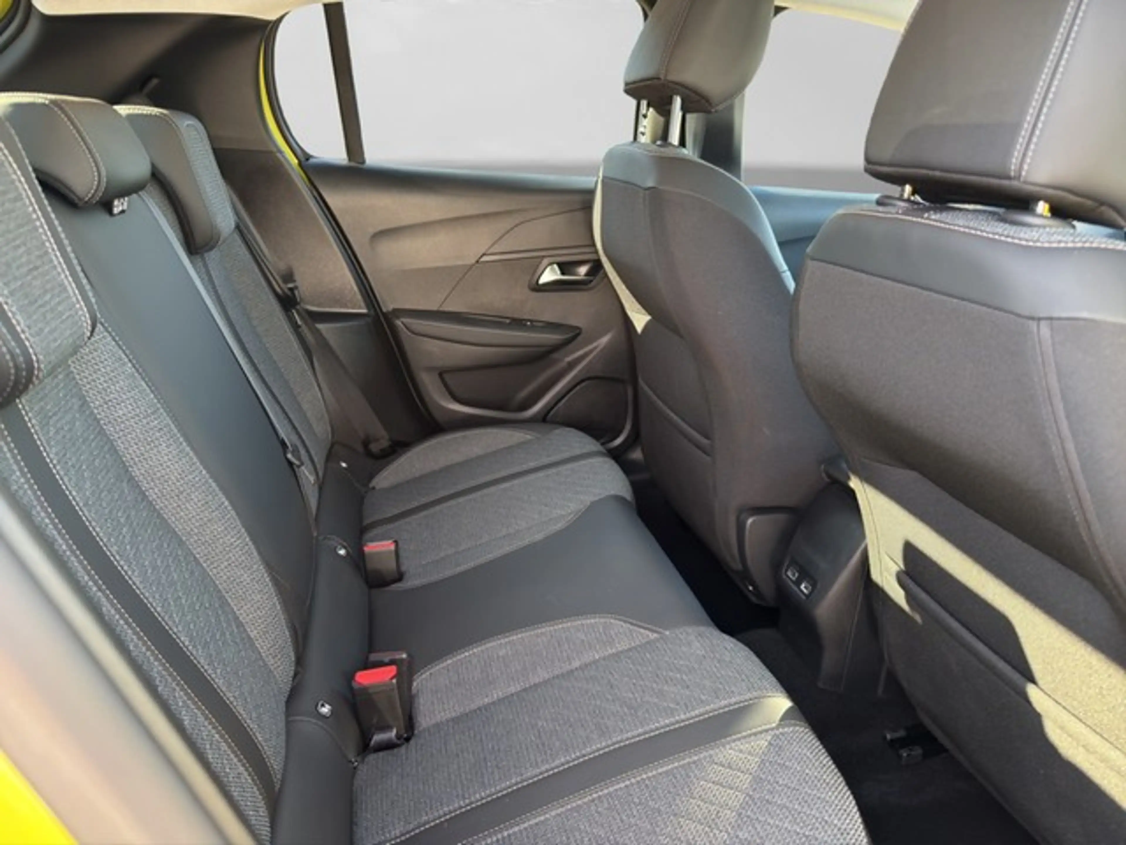 Peugeot 208 1.2 Hybrid Allure PDC+CAM+CARPLAY+SITZHZG+ — photo 15