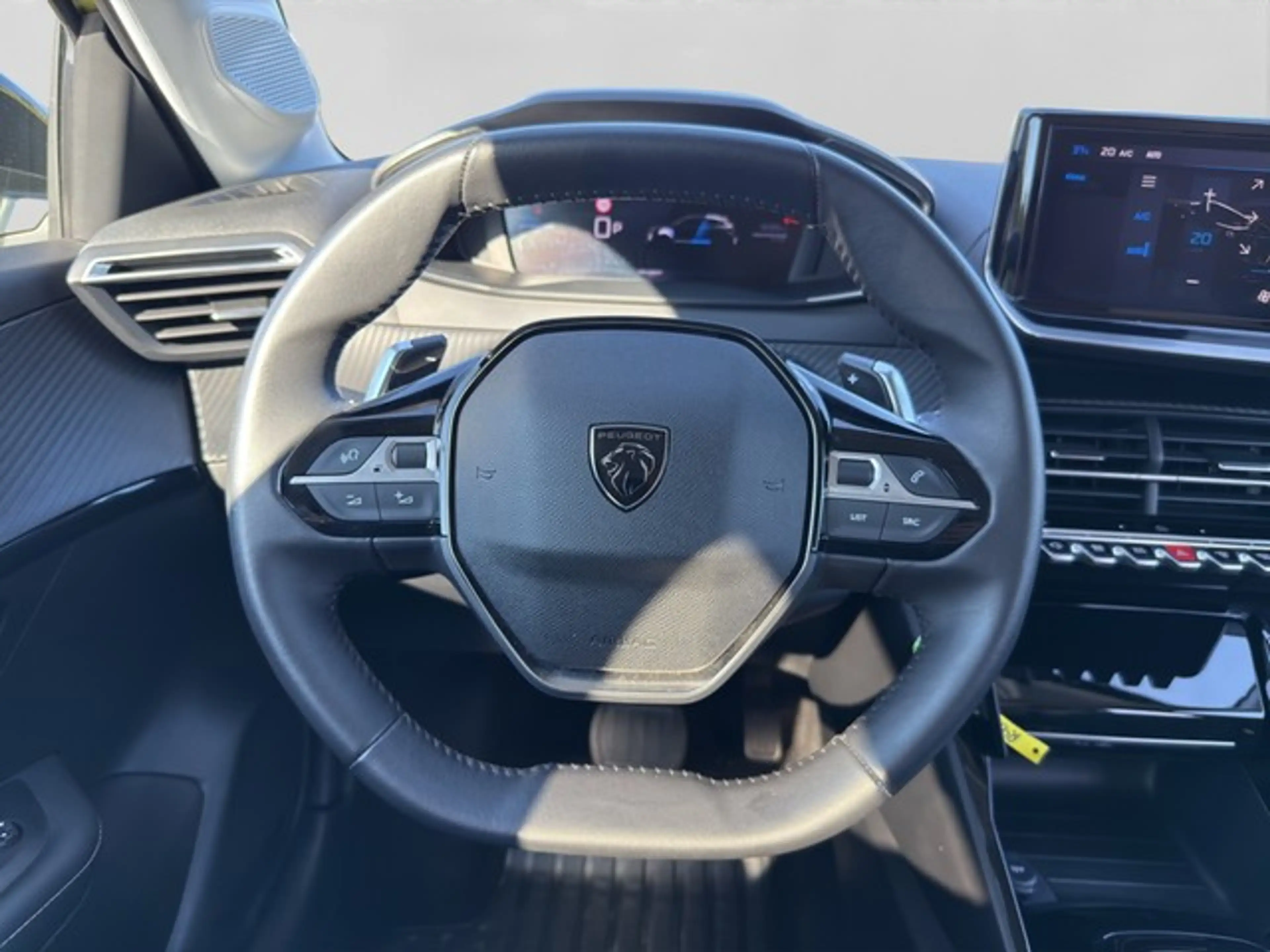 Peugeot 208 1.2 Hybrid Allure PDC+CAM+CARPLAY+SITZHZG+ — photo 13