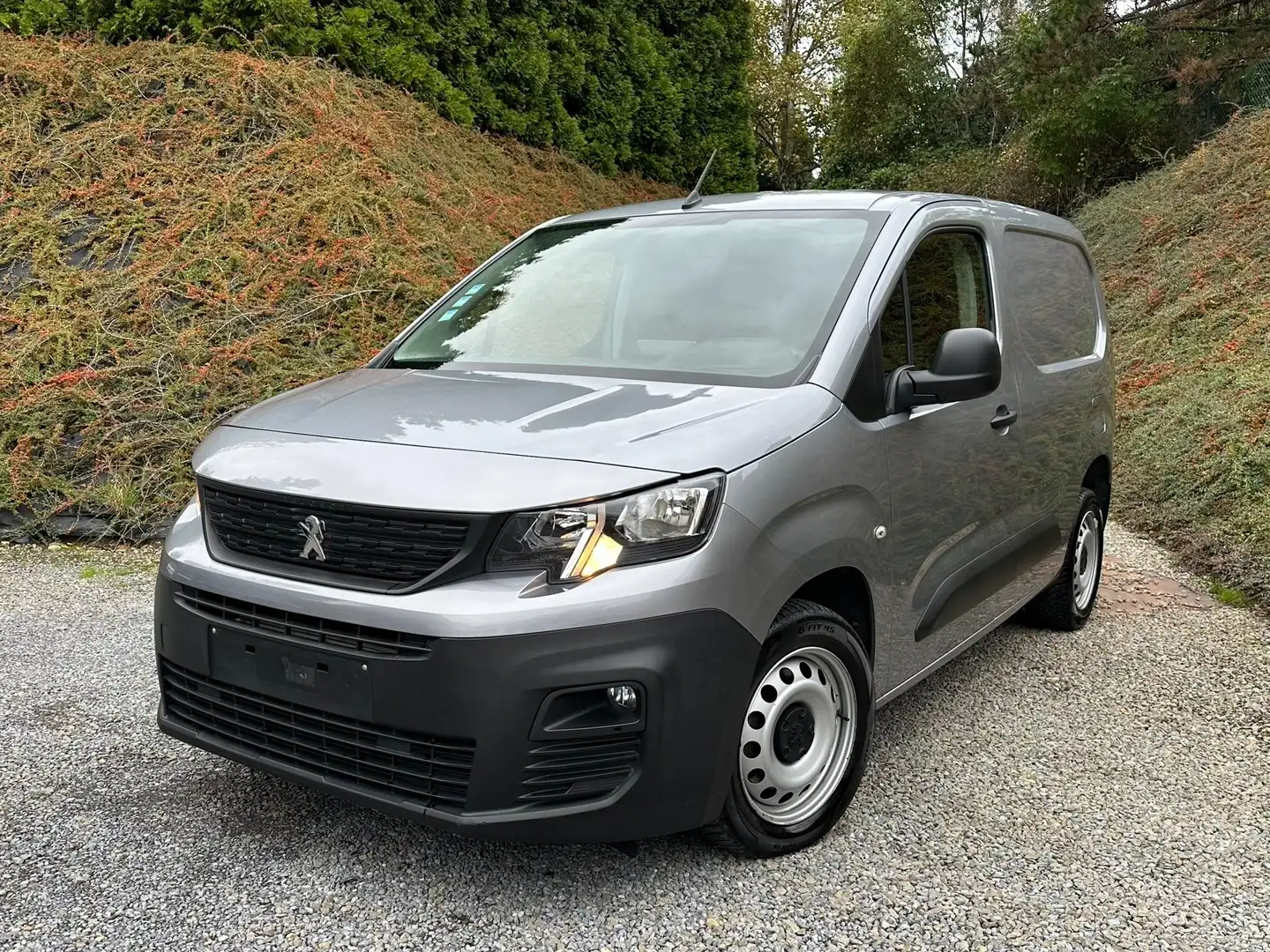Peugeot Partner 1.5 BlueHDi /TVA /3places /Attelage /Caméra /.. Grijs - 1