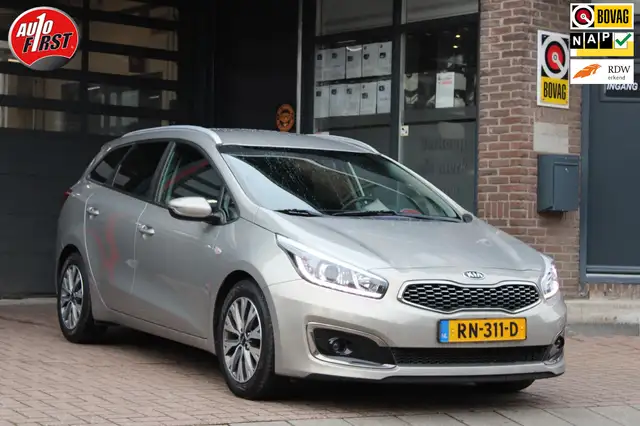 Kia Ceed SW / cee'd SW Sportswagon 1.0 T-GDi ComfortPlusLine Navigator //