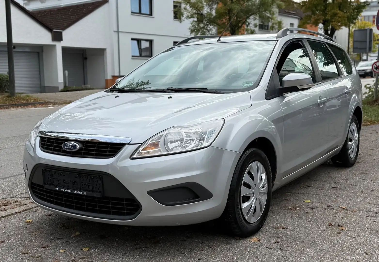Ford Focus Turnier 1.6i Style/TÜV  11.2026/PDC/EURO 5 Silber - 1
