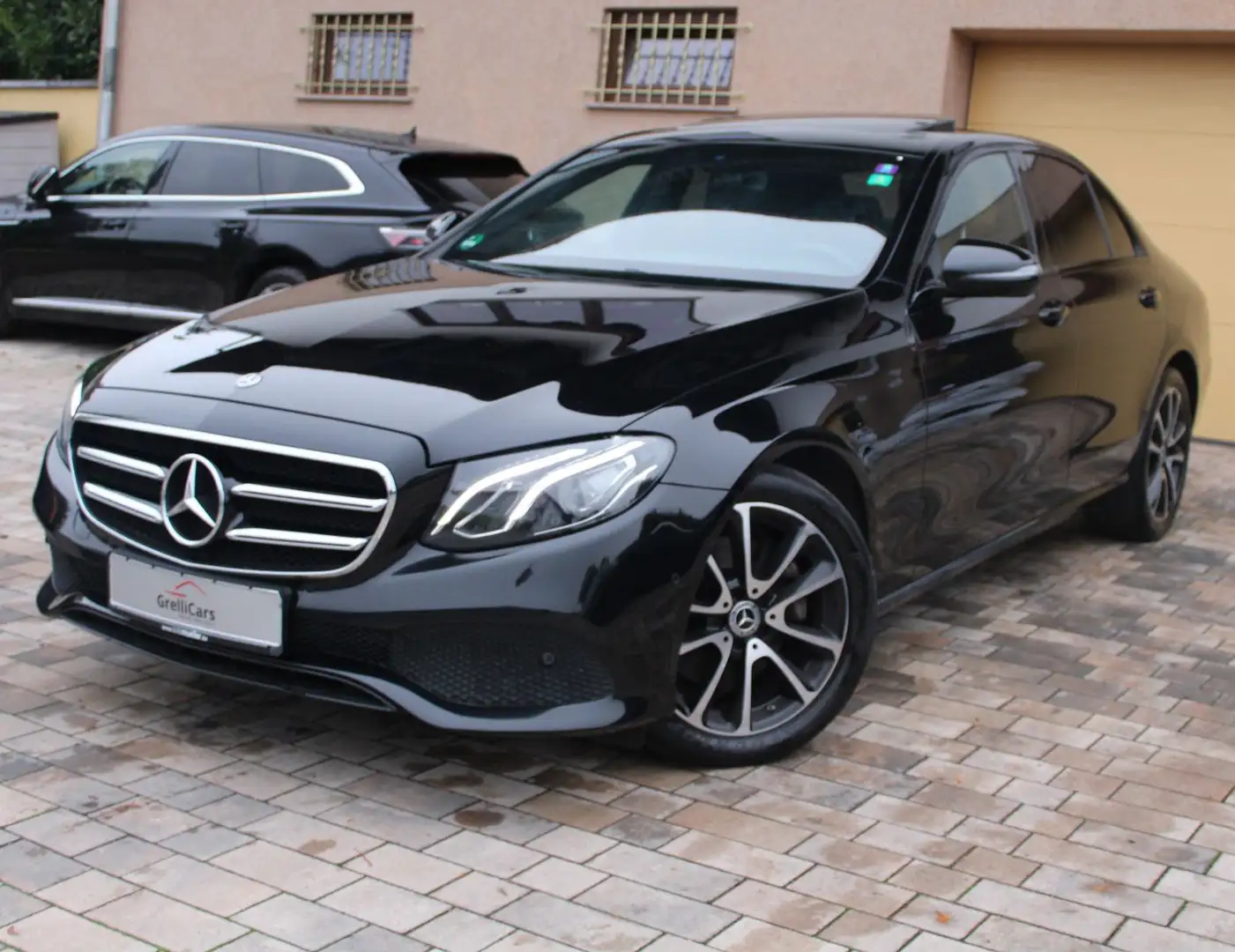 Mercedes-Benz E 200 Lim. 4Matic°LED HIGH°TOTW°SD°NIGHT°NAVI Schwarz - 2