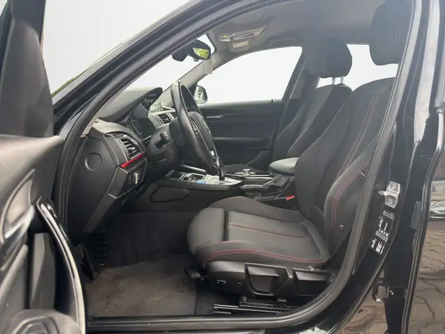BMW 1 Series view 10