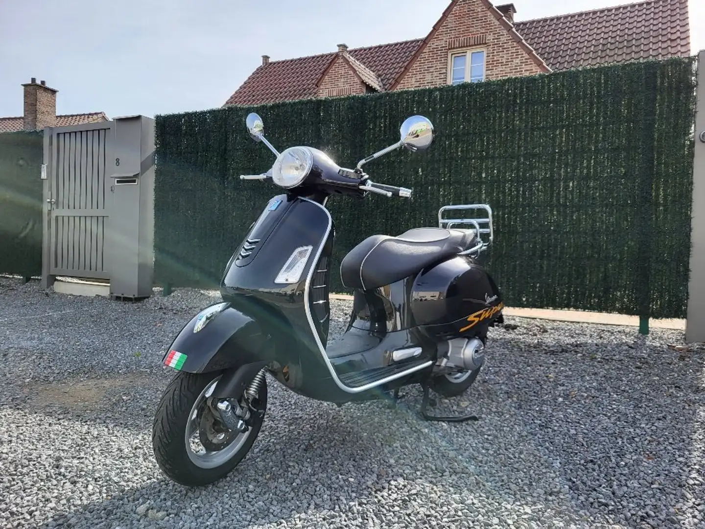 Vespa GTS 250ie crna - 1