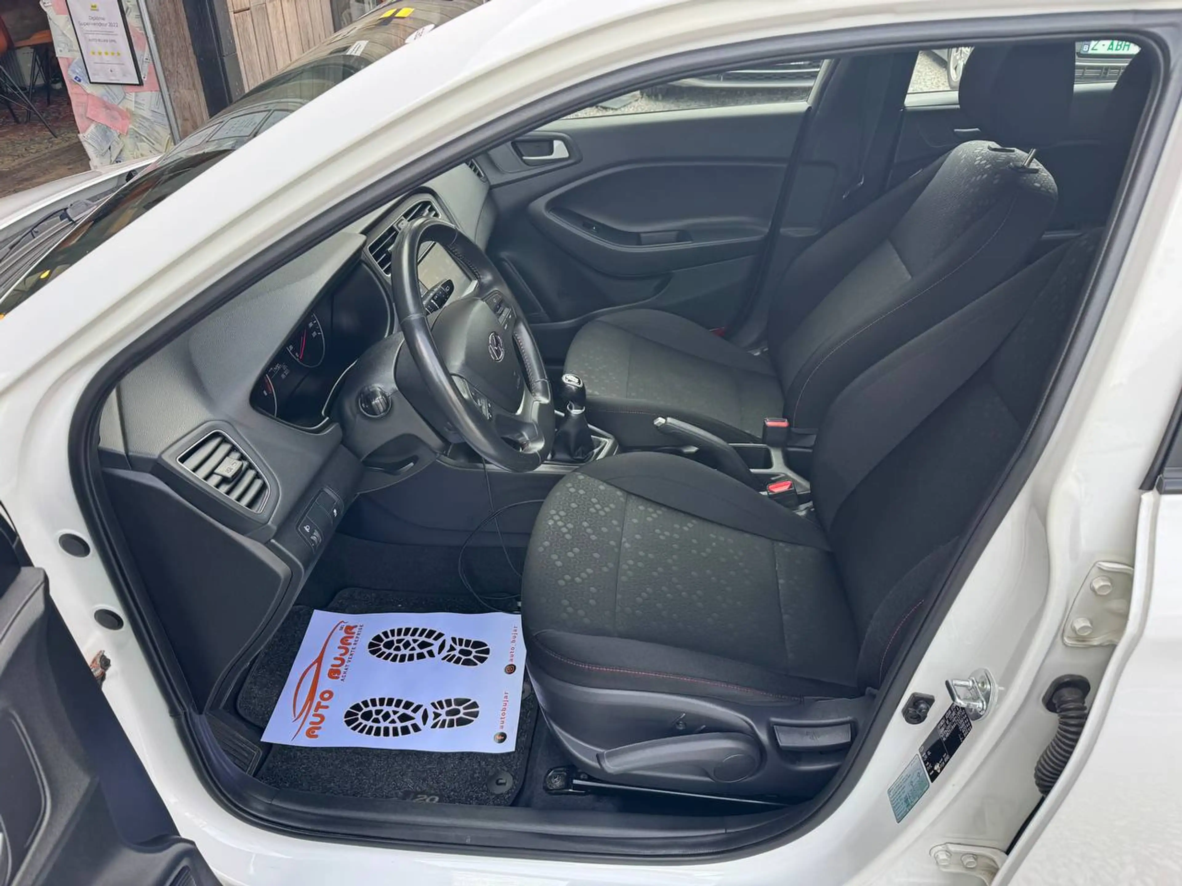 Hyundai i20 i20 1.2i **CAMERA + CARPLAY + CARNET COMPLET** — photo 14
