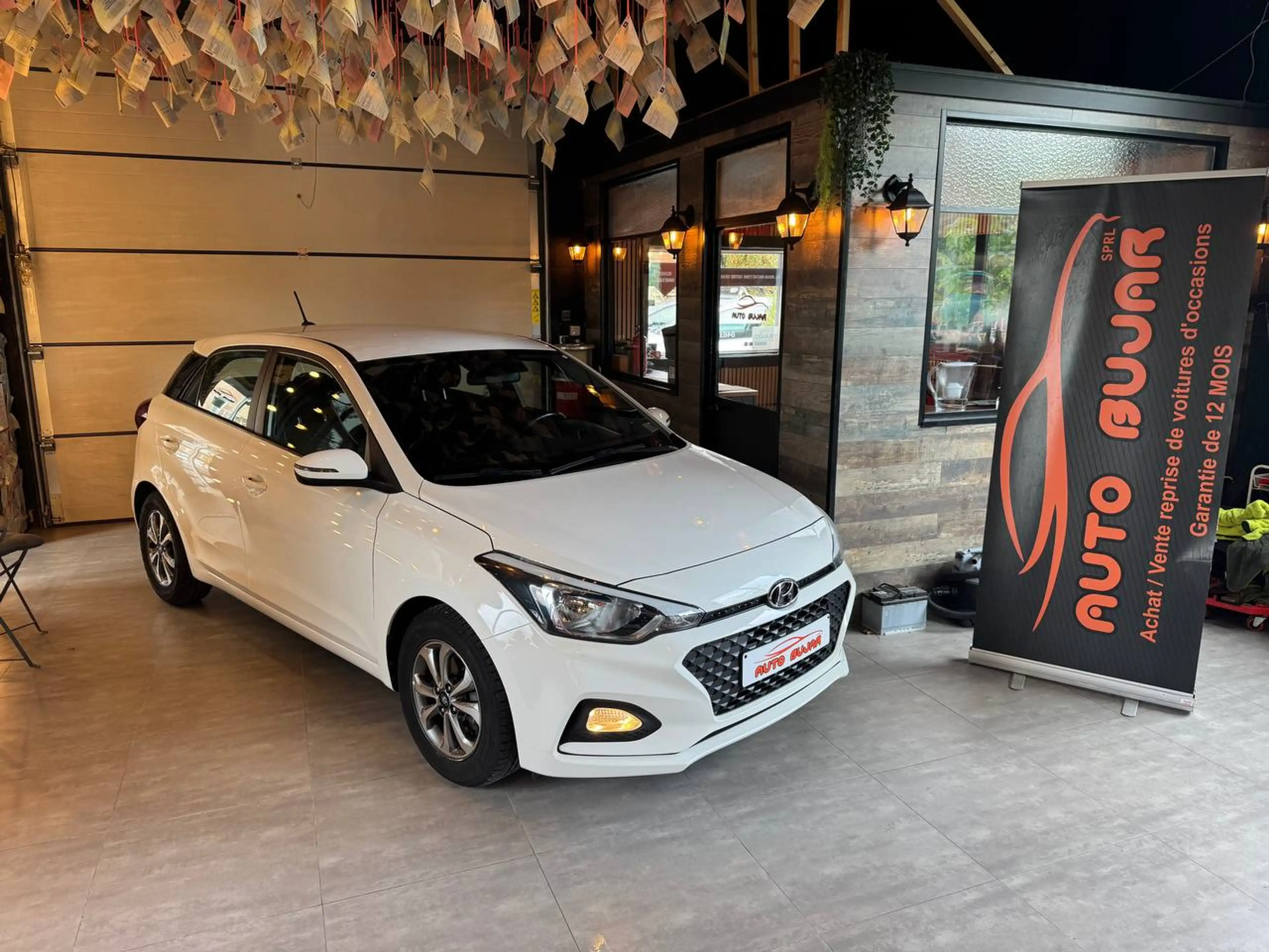 Hyundai i20 i20 1.2i **CAMERA + CARPLAY + CARNET COMPLET**