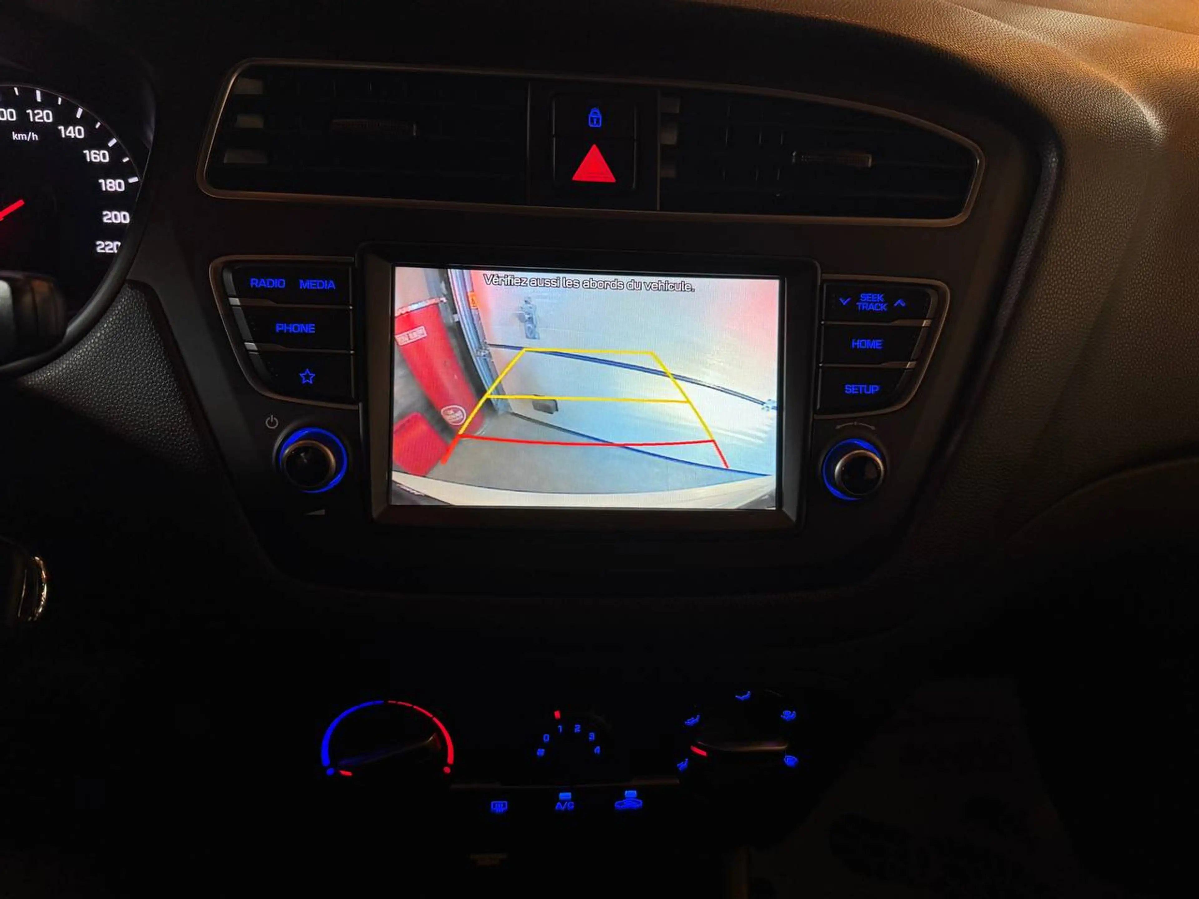 Hyundai i20 i20 1.2i **CAMERA + CARPLAY + CARNET COMPLET** — photo 11