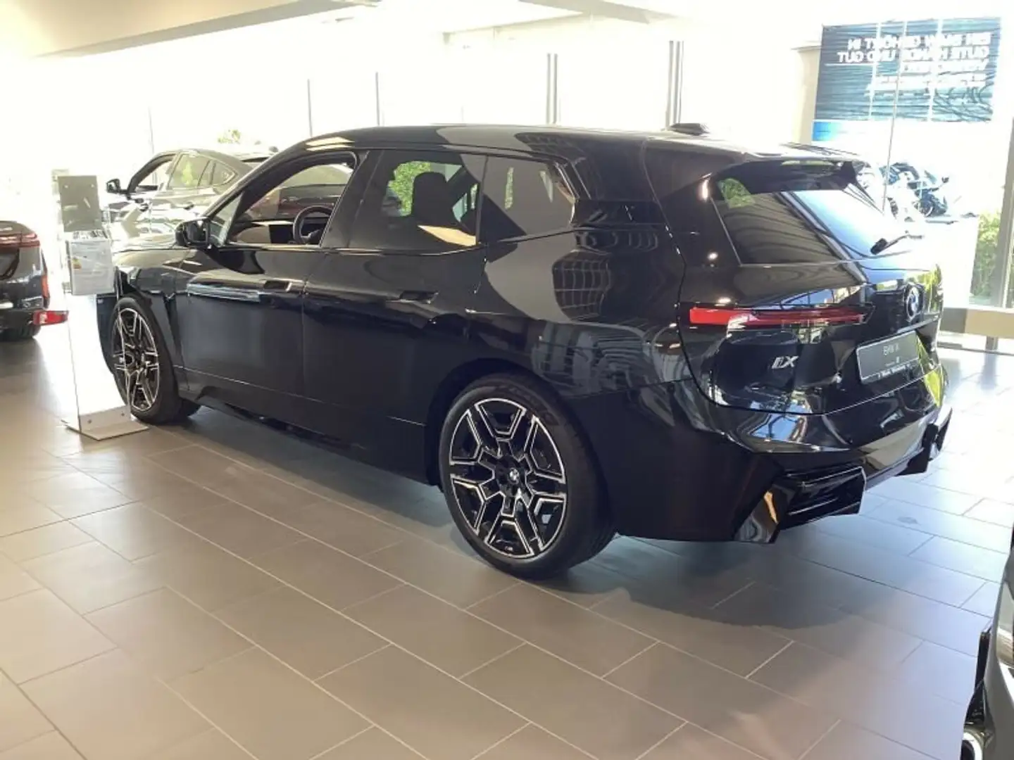 BMW iX xDrive45 M Sportpaket *SOFORT VERFÜGBAR* Noir - 1