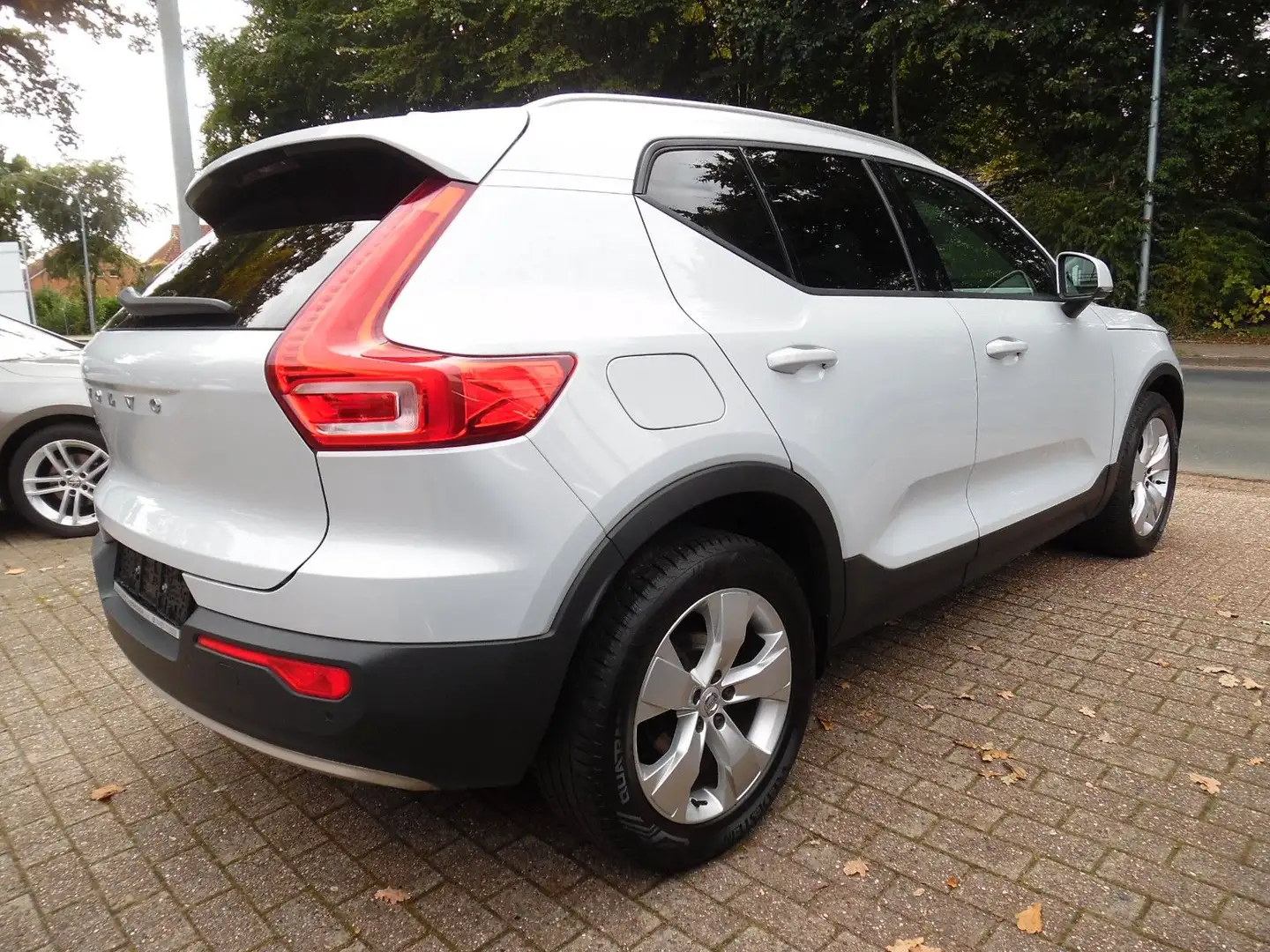 Volvo XC40 XC40 Momentum Pro 2WD*AHK*Navi*SZH Silber - 2