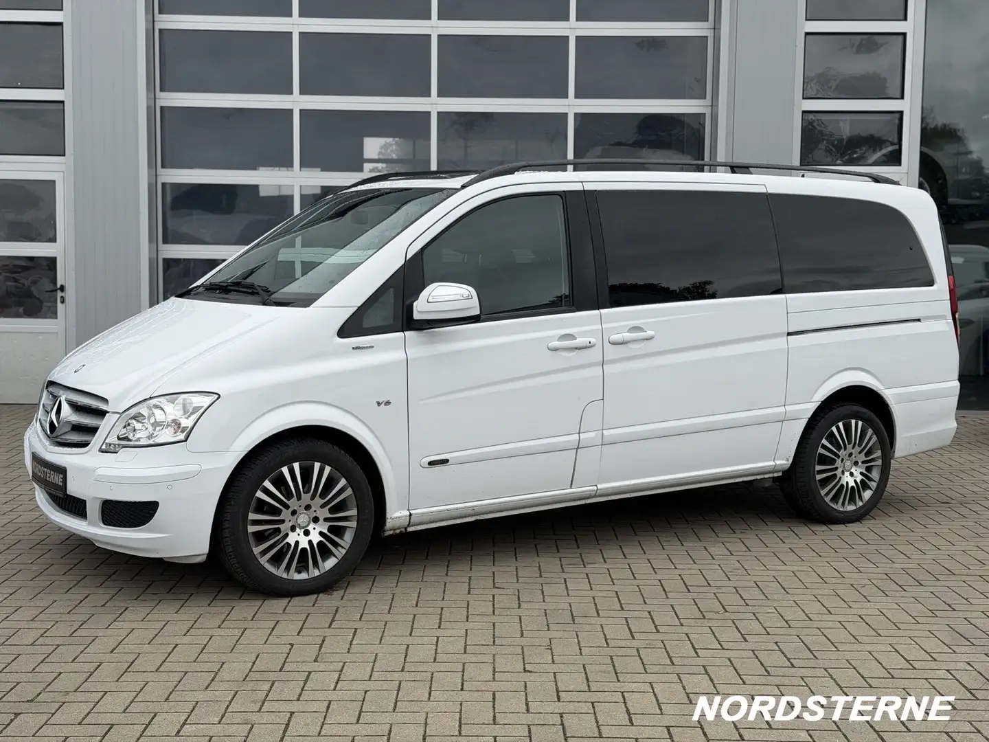 Mercedes-Benz Viano Viano 3.0 CDI Ambiente lang MEMORY+AHK+SHD+PANO Weiß - 2