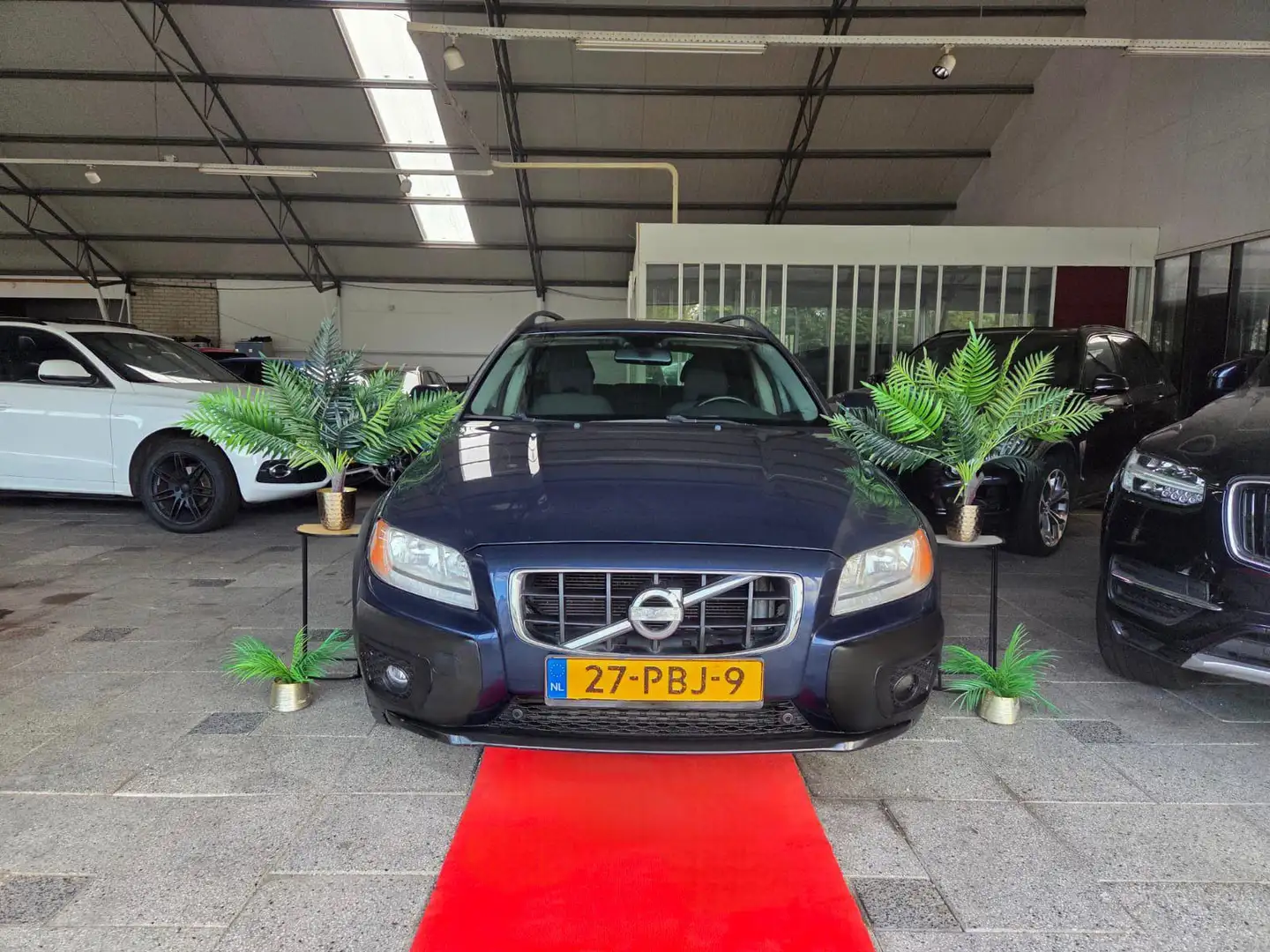 Volvo XC70 2.4 D5 AUT 4X4 KINETIC FACELIFT 2011! Blau - 1