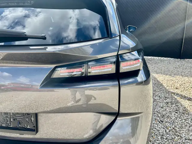 Peugeot 308 view 9