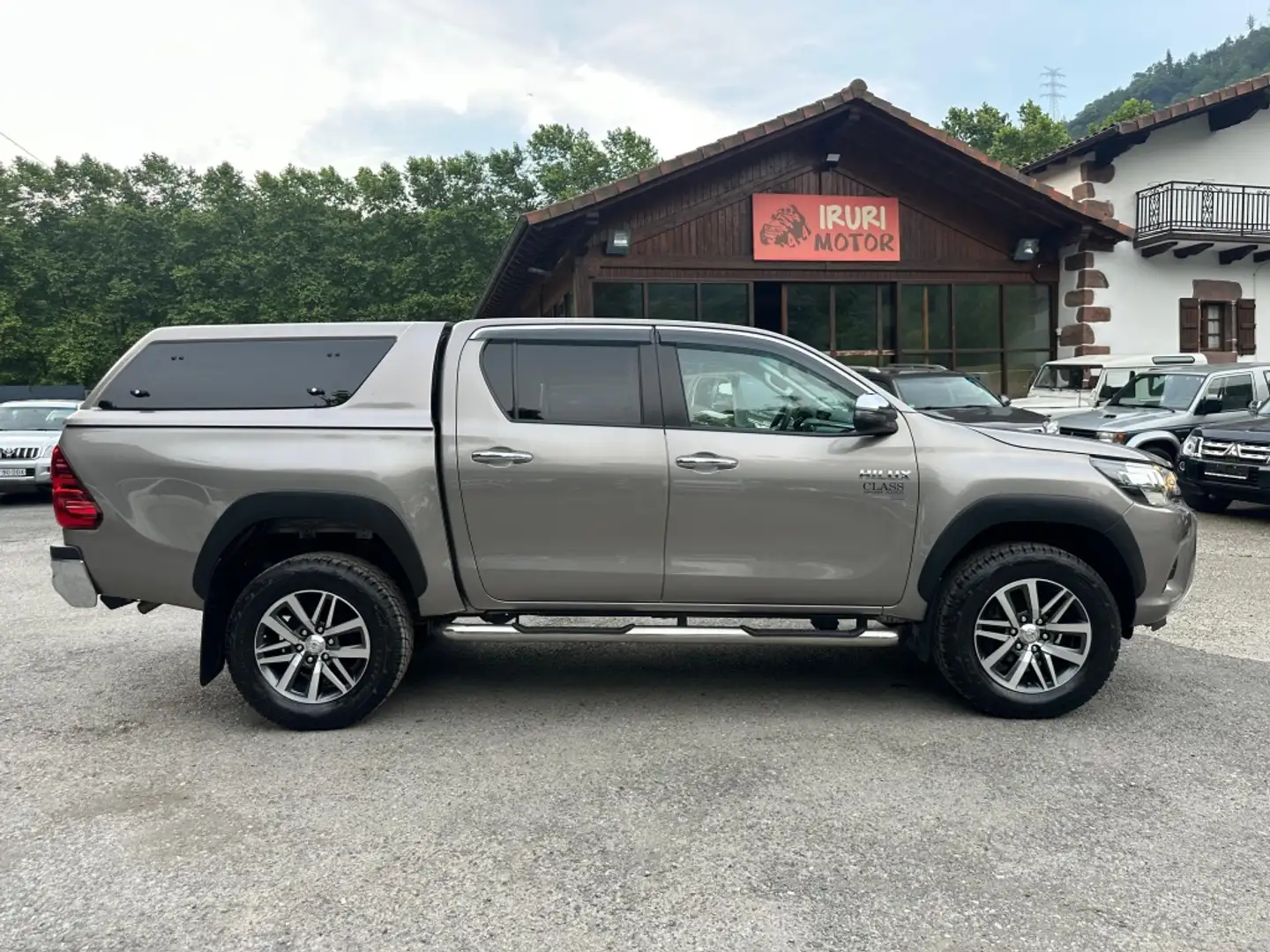 Toyota Hilux Cabina Doble VXL Aut. Beige - 1