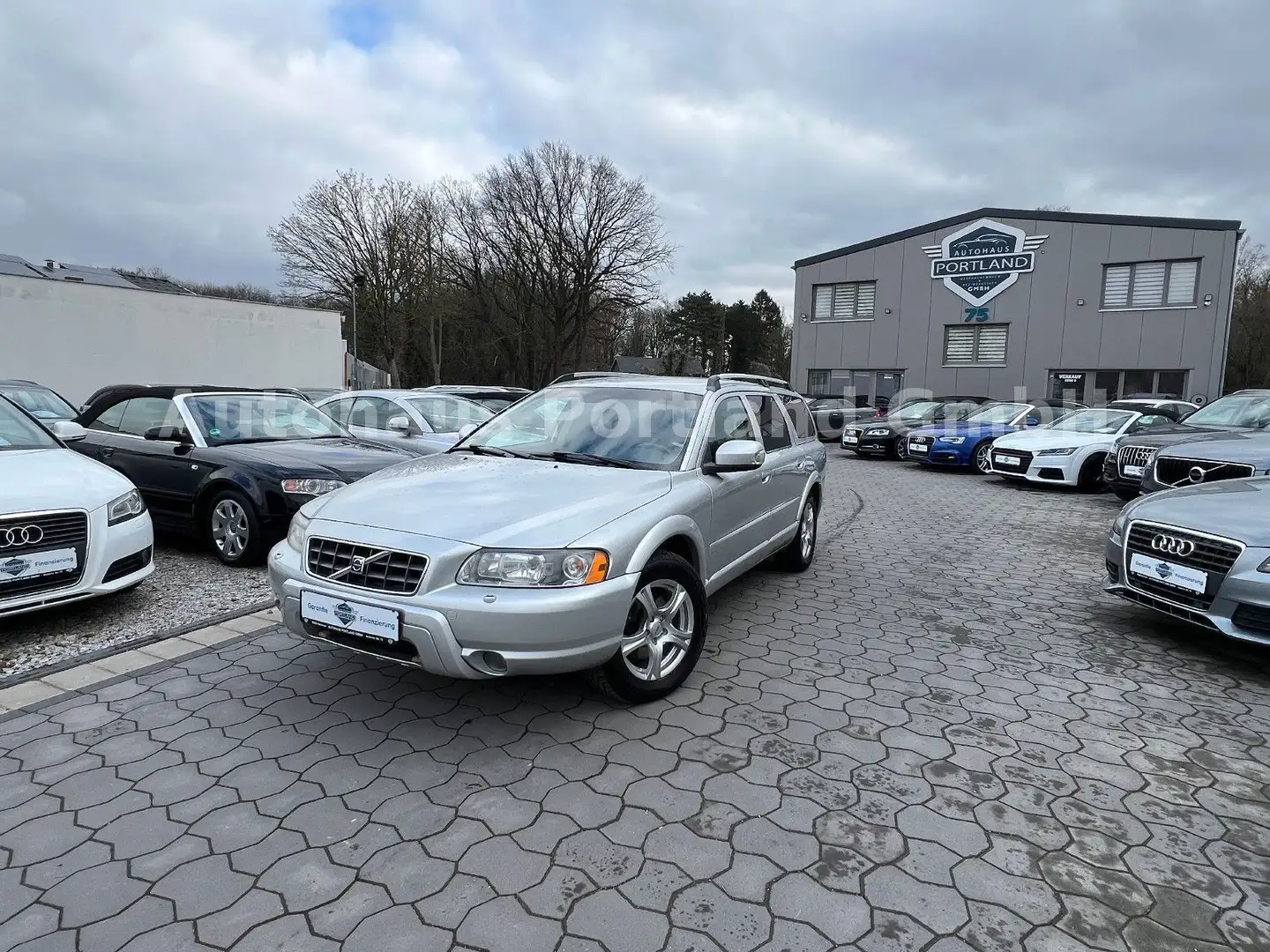 Volvo XC70 2.4 D AWD Edition/AHK/Xen/SHZ/Temp/Standhzg Argent - 1