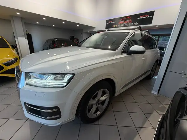 Audi Q7 view 3