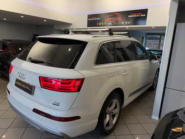 Audi Q7 view 13