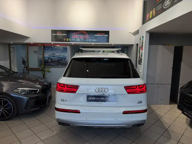 Audi Q7 view 15