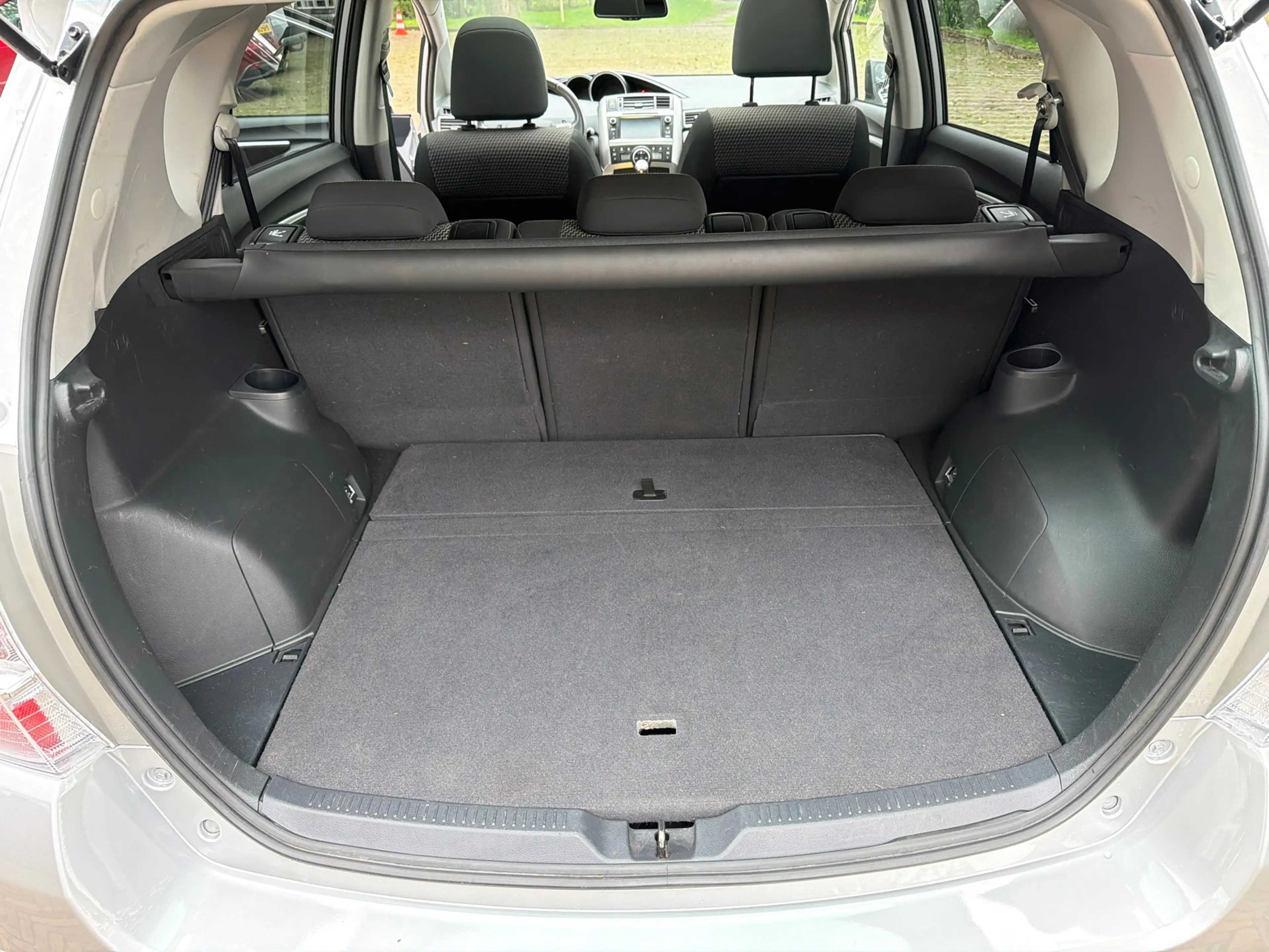 Toyota Verso 1.8 VVT-i Aspiration — photo 12