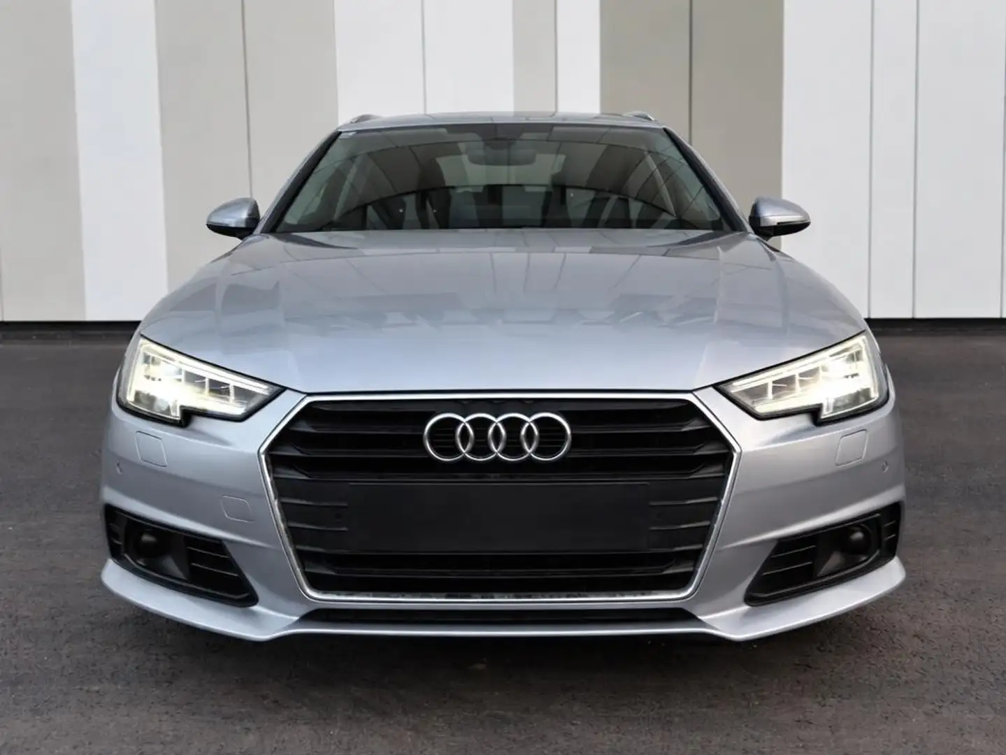 Audi A4 basis ultra Grau - 1