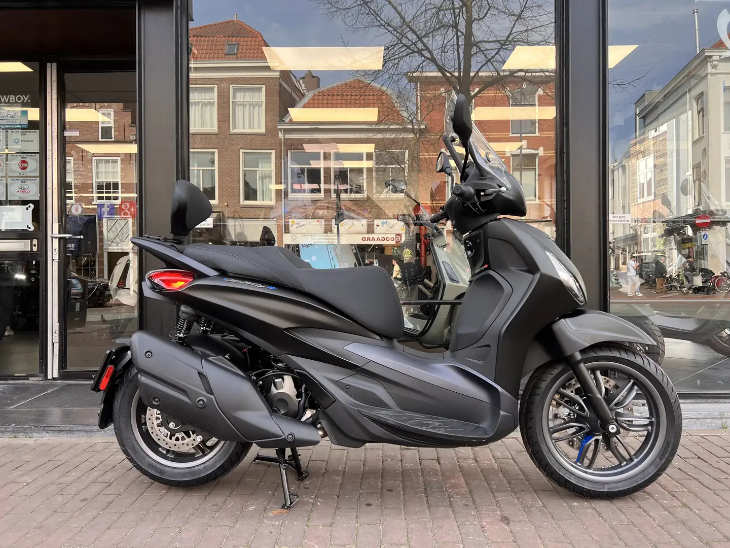 Piaggio Beverly 400 Sport 2025 HPE EURO5+ MATZWART 2 JAAR GARANTIE Negru - 2