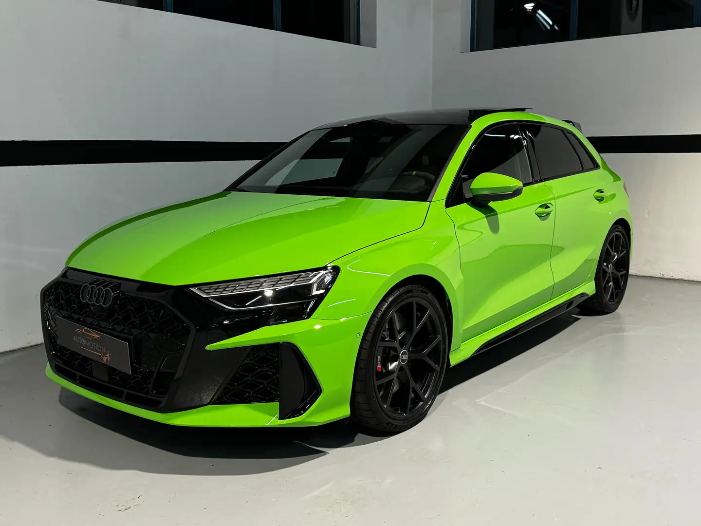 Audi RS3 Sportback 2.5 tfsi quattro s-tronic Grün - 1