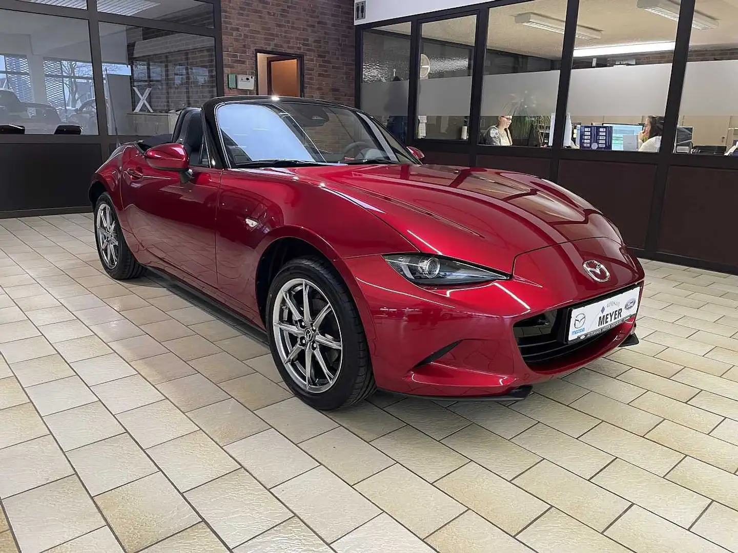 Mazda MX-5 Softtop 1.5 Exclusive-Line Klima/LED Roşu - 1