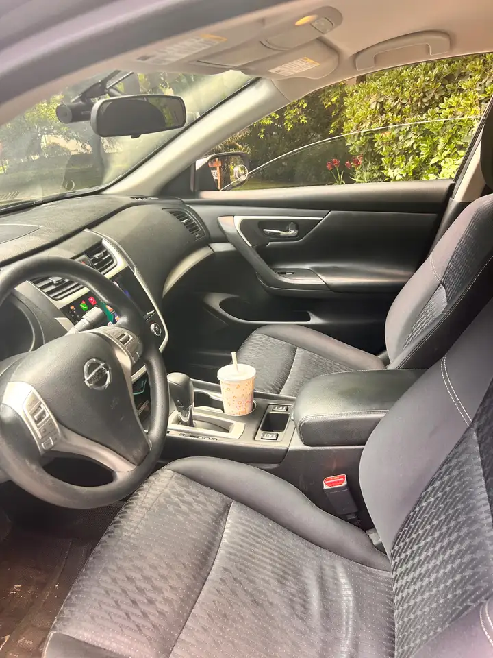 Nissan Altima снимка Nissan Altima