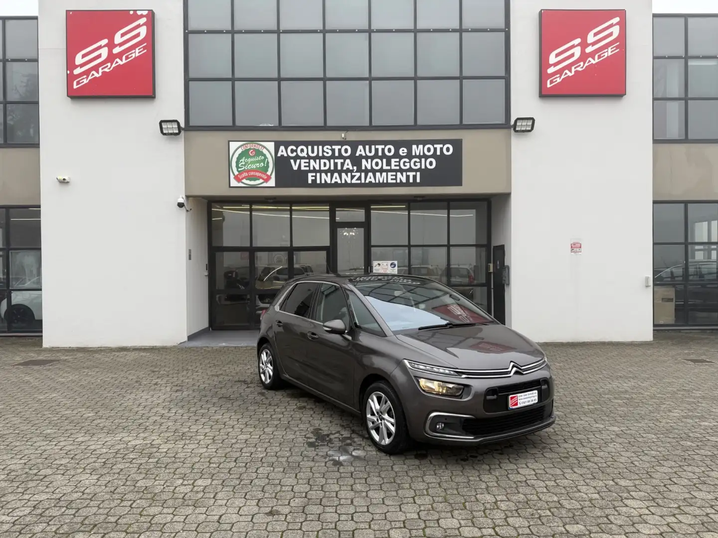 Citroen C4 Picasso BlueHDi 120 S&S Shine Grijs - 1