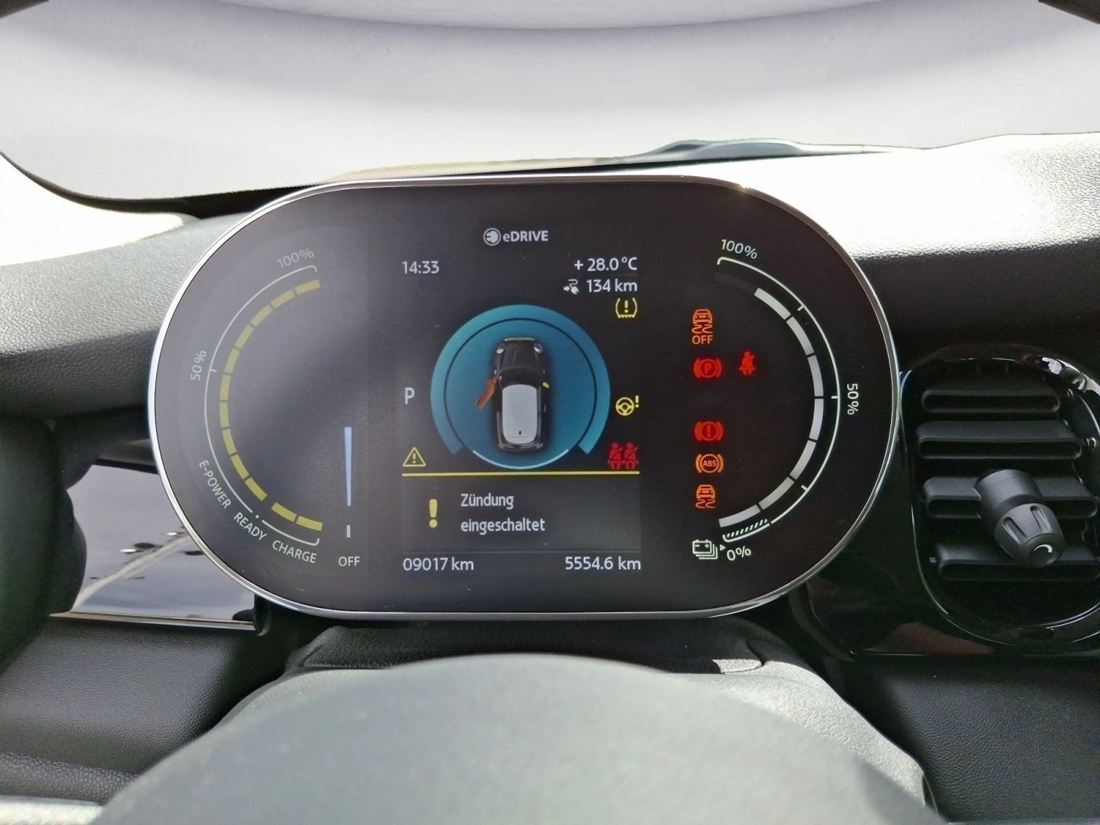 MINI Cooper SE . Classic Trim Leder Navi Sportsitze LE — photo 12