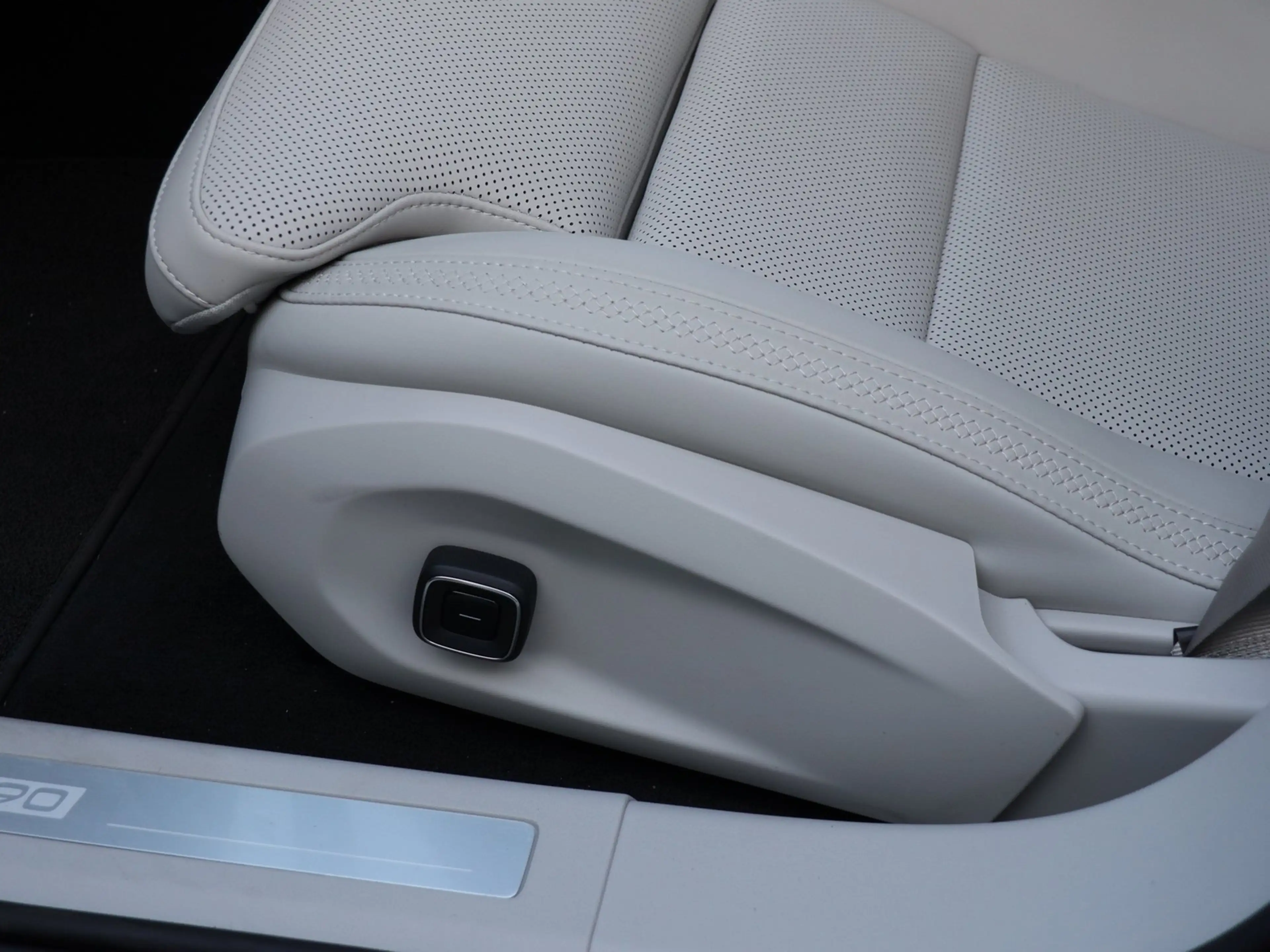 Volvo ES90 SSMER Ultra*22 Zoll*B&W Übernahme ab Januar 2027 — photo 14